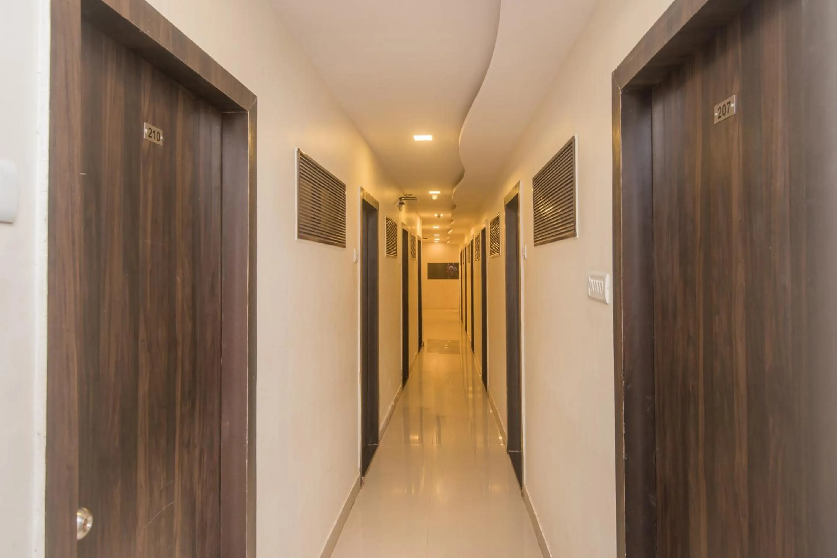 Lobby or reception in Super Hotel O Golden Nest Near Chhatrapati Shivaji International Airport