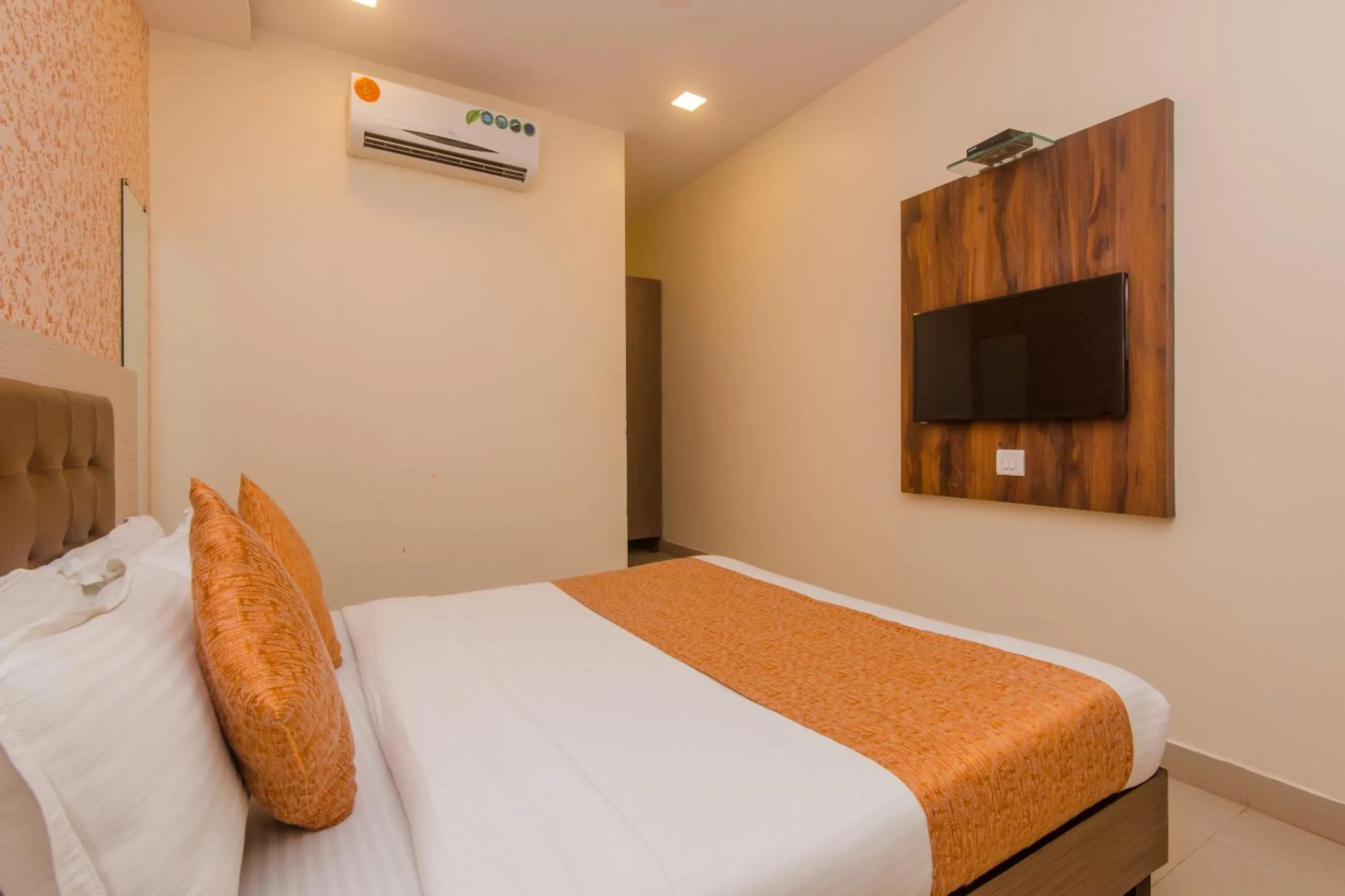Bedroom, Bed in Super Hotel O Golden Nest Near Chhatrapati Shivaji International Airport