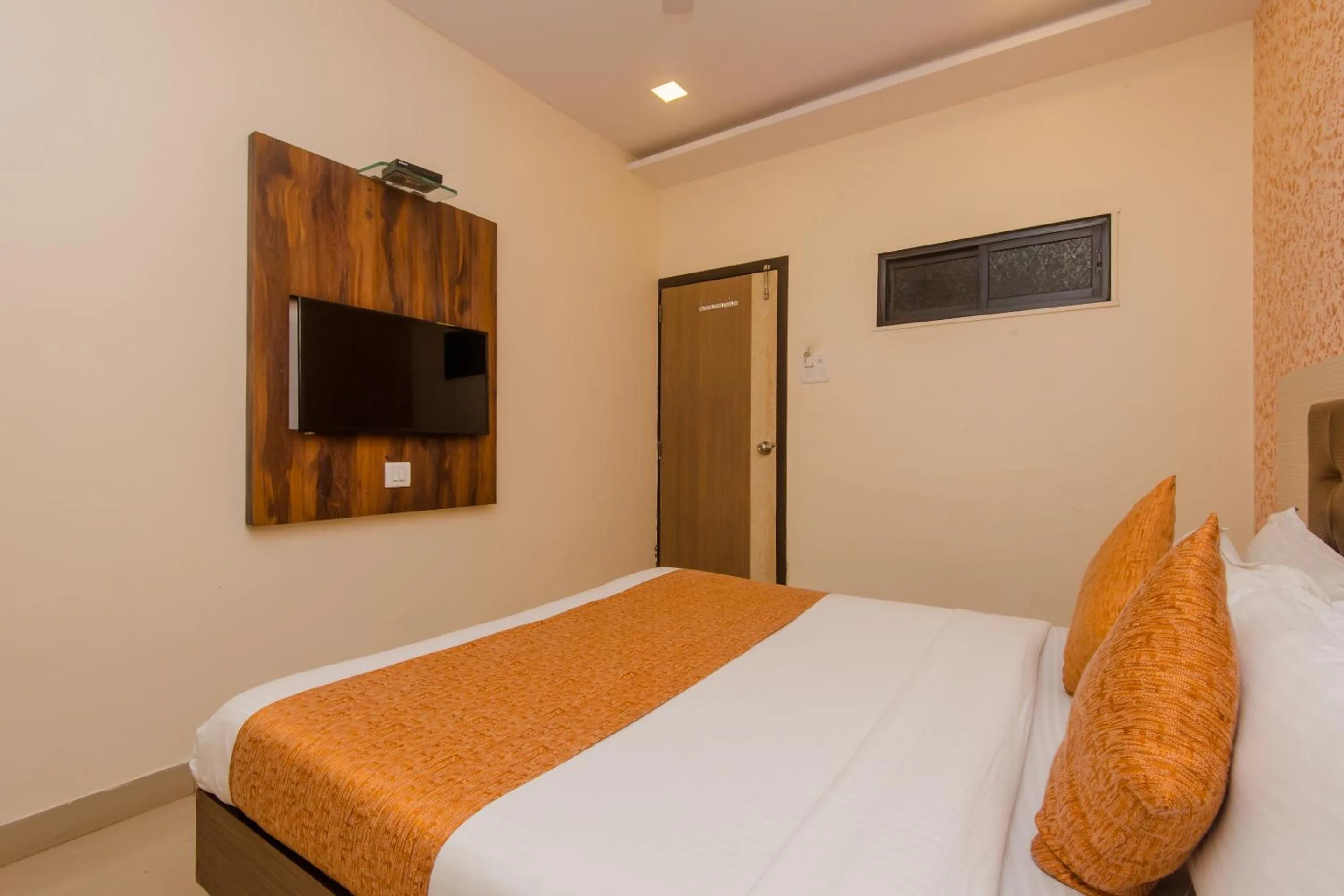 Bedroom, Bed in Super Hotel O Golden Nest Near Chhatrapati Shivaji International Airport
