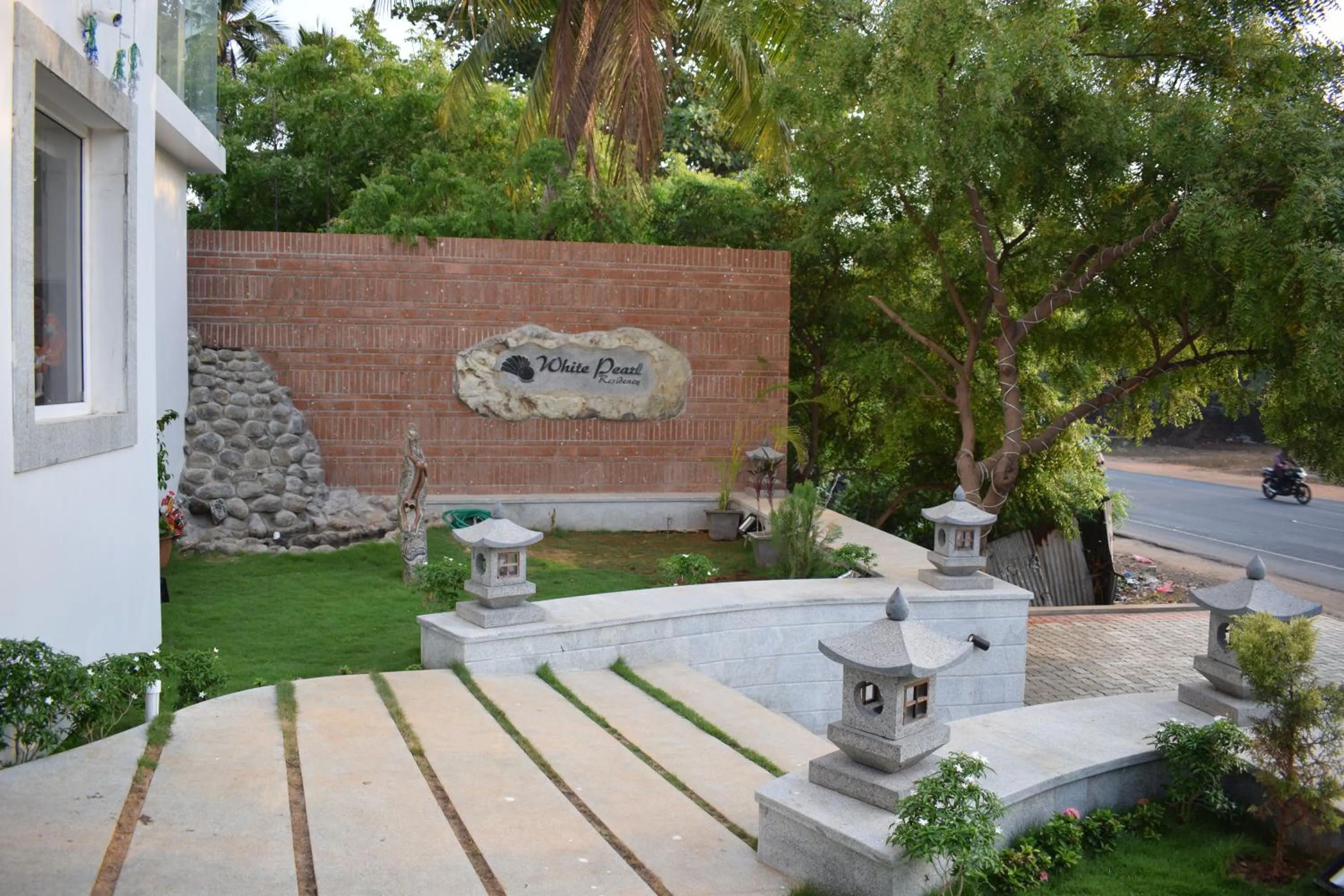 Facade/entrance in White Pearl Residency