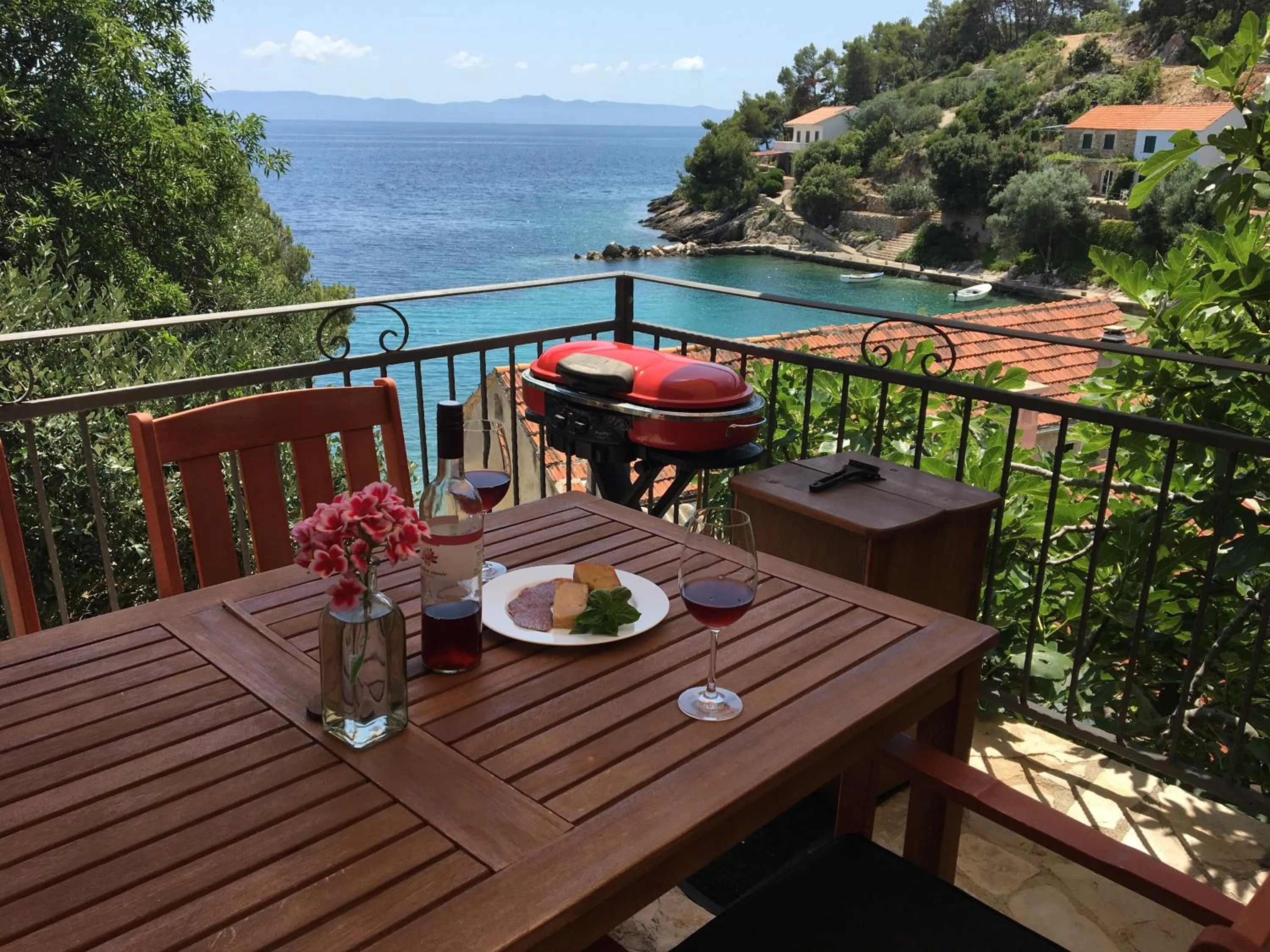 BBQ facilities in Paradise Apartments - Robinson getaway