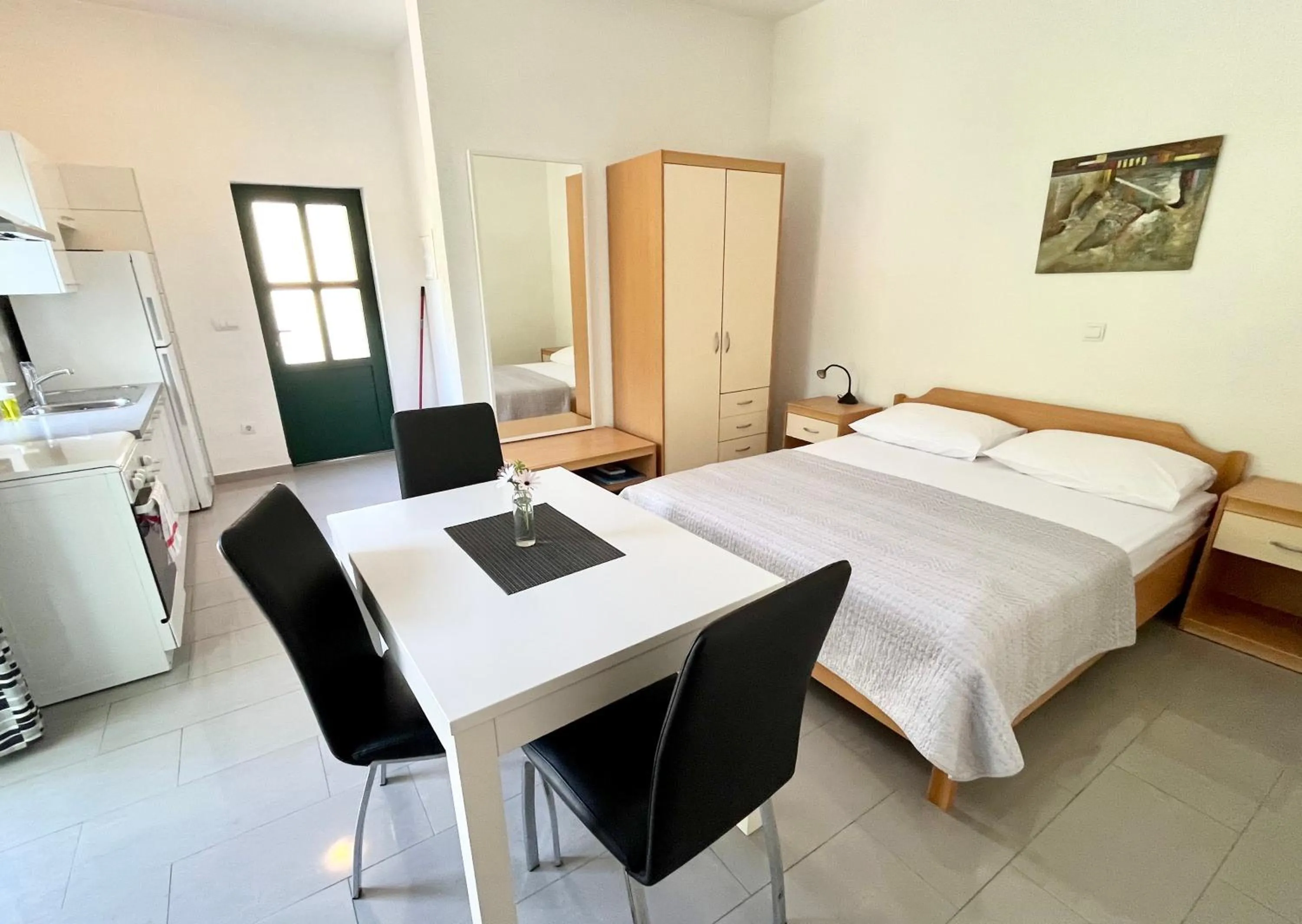Bed in Paradise Apartments - Robinson getaway