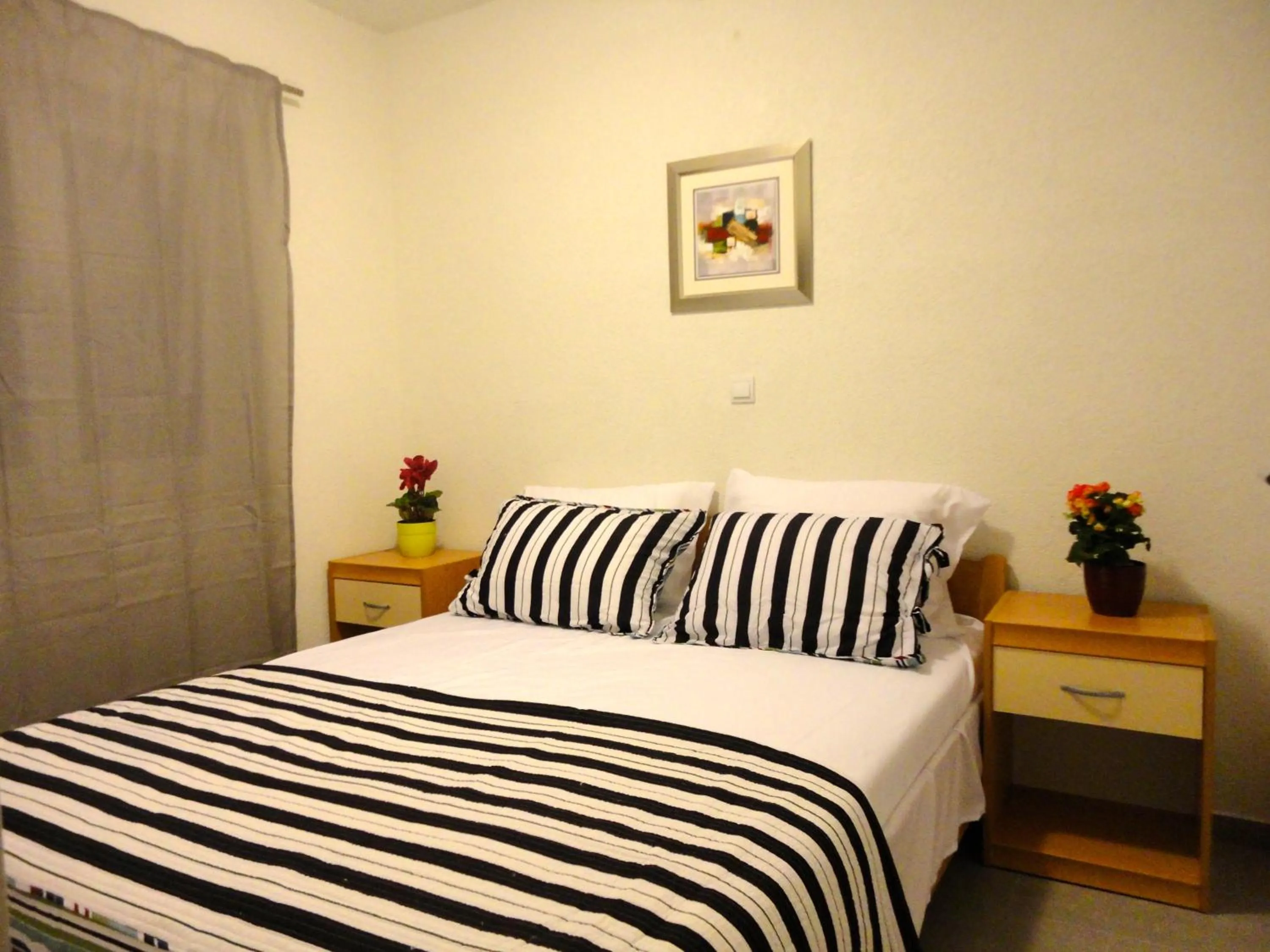 Bed in Paradise Apartments - Robinson getaway