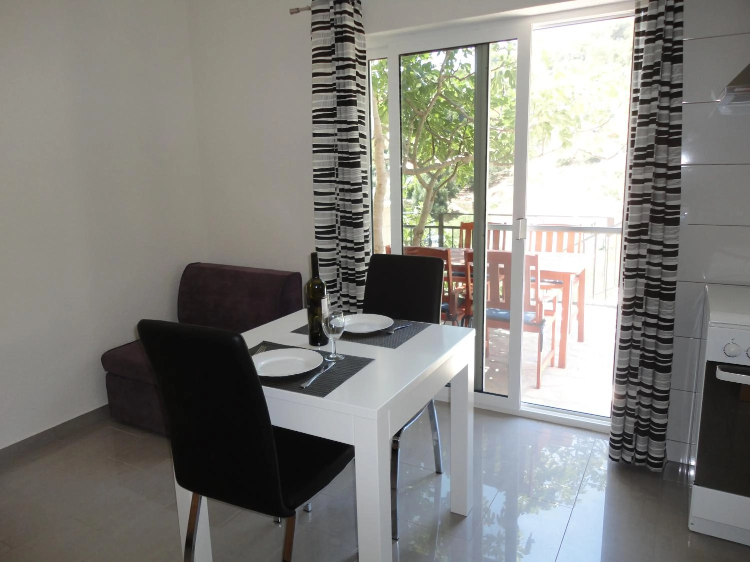 Dining area in Paradise Apartments - Robinson getaway