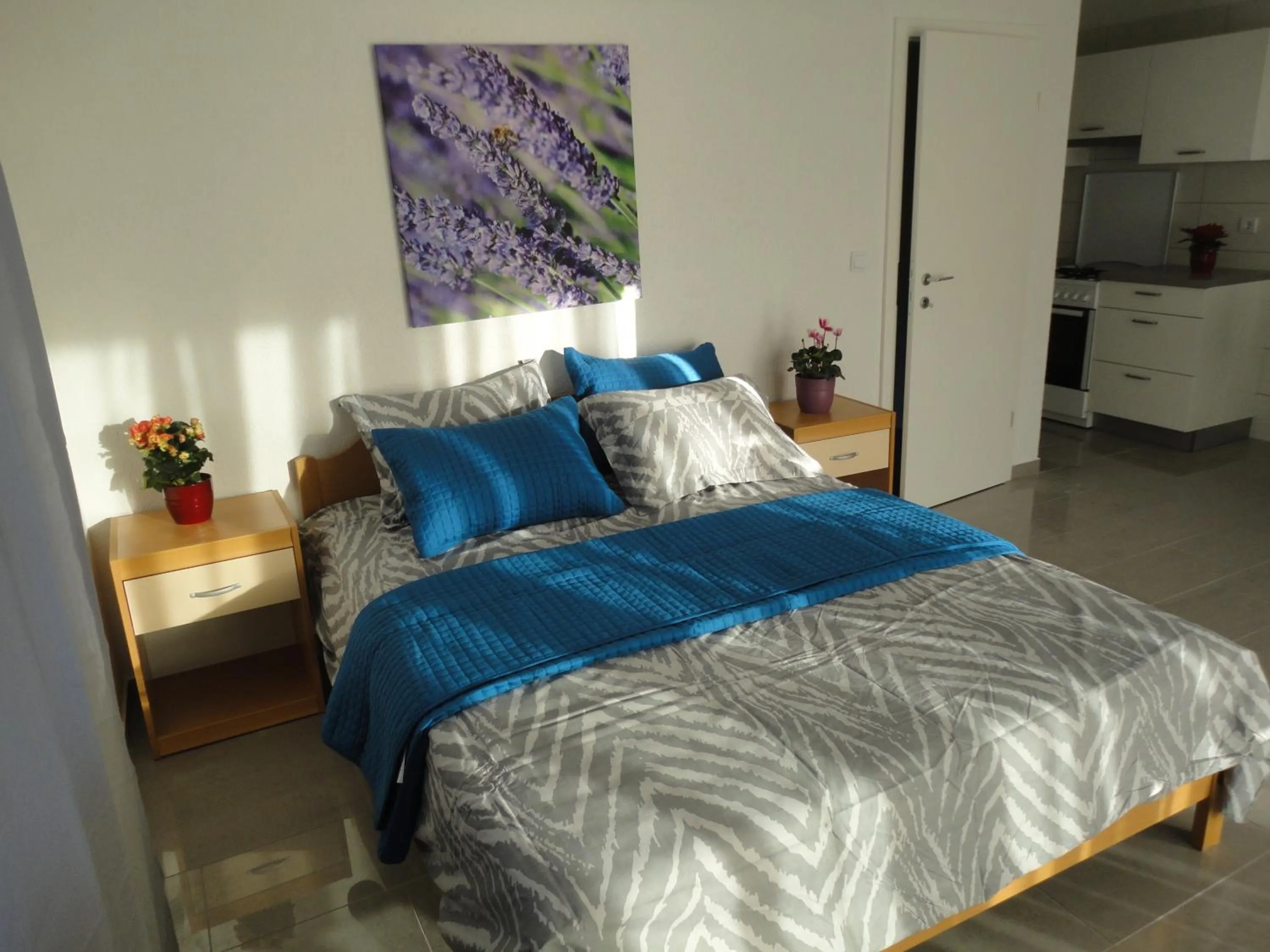 Kitchen or kitchenette, Bed in Paradise Apartments - Robinson getaway