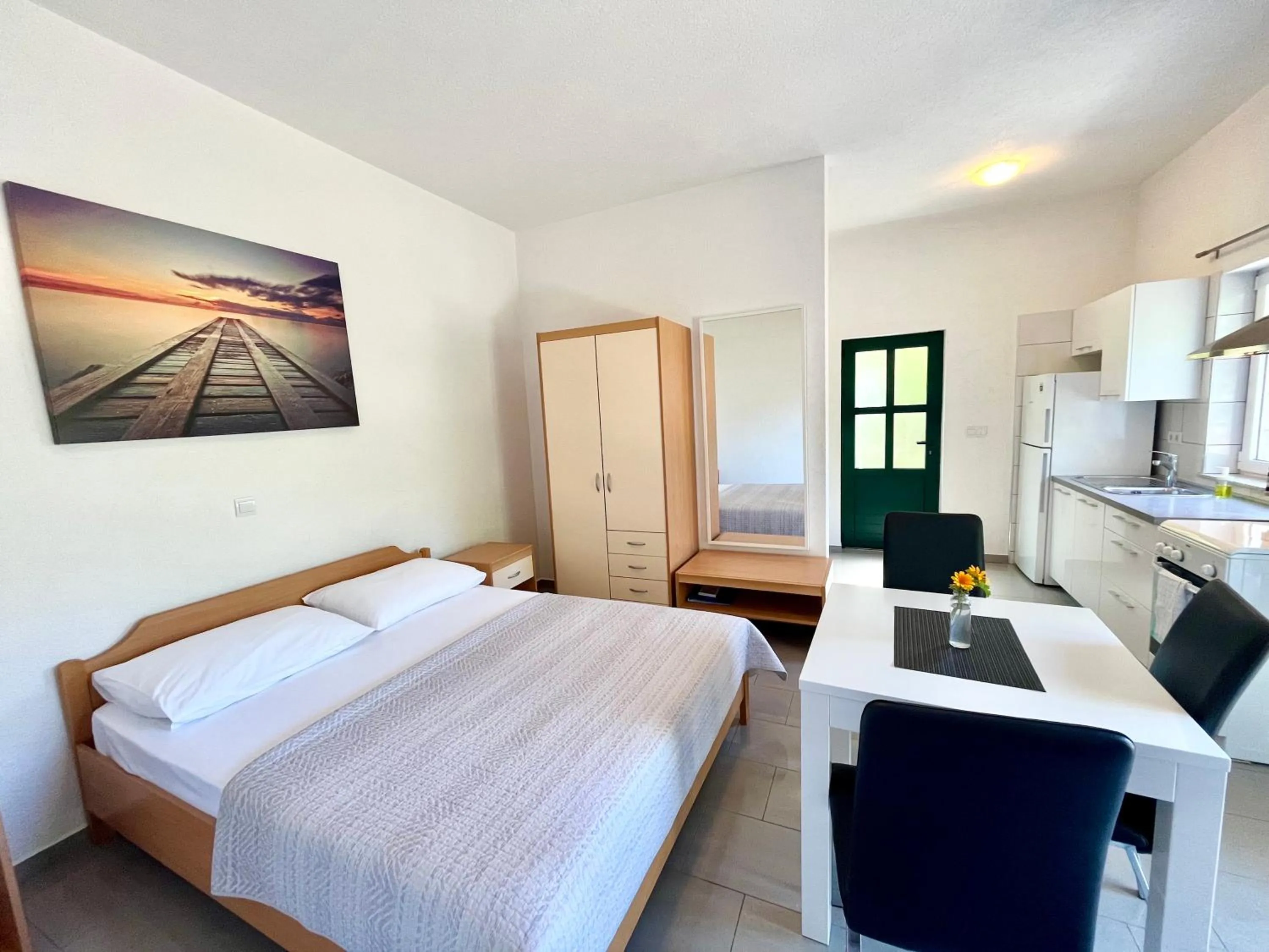 Bed in Paradise Apartments - Robinson getaway