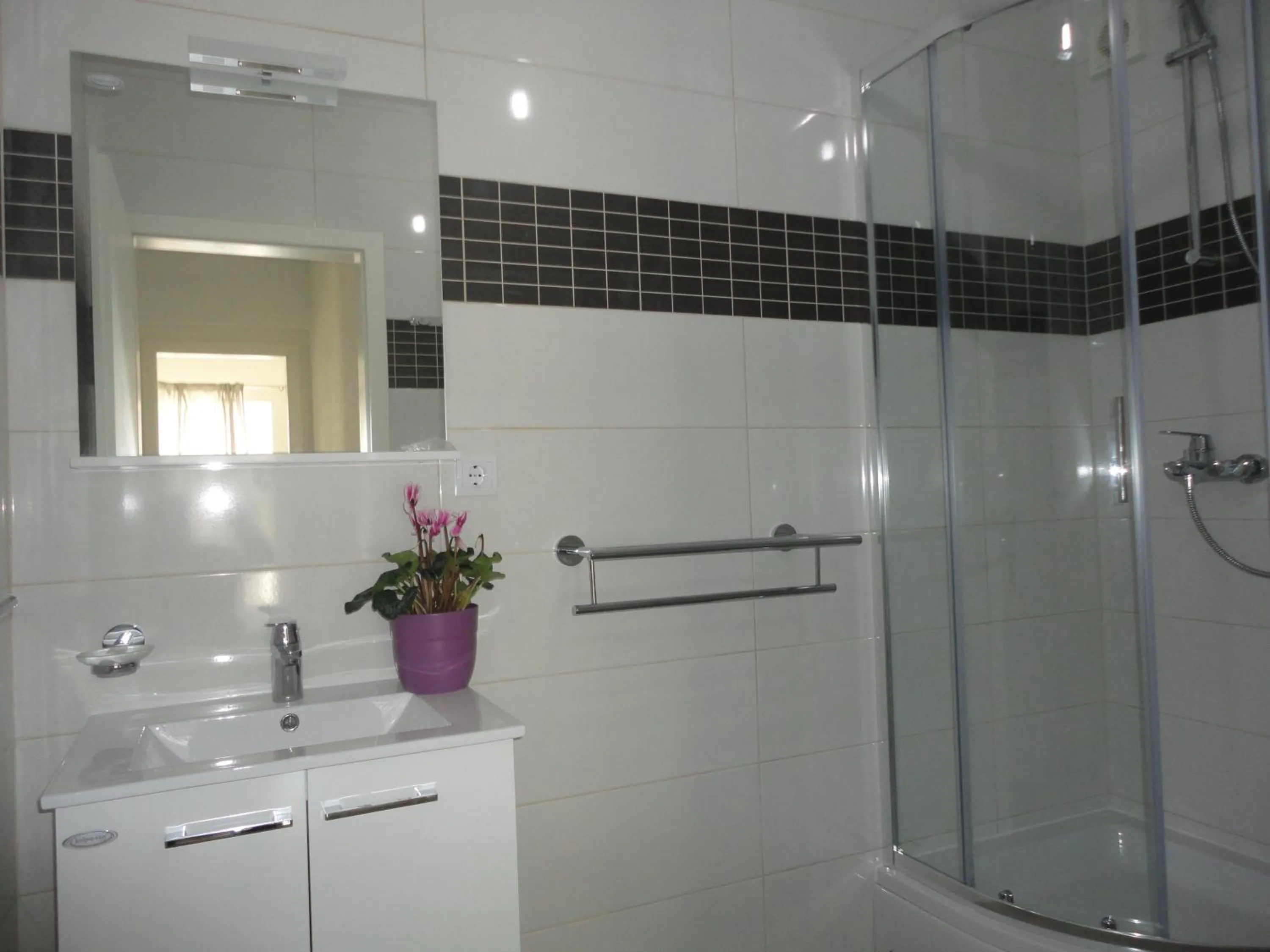 Bathroom in Paradise Apartments - Robinson getaway