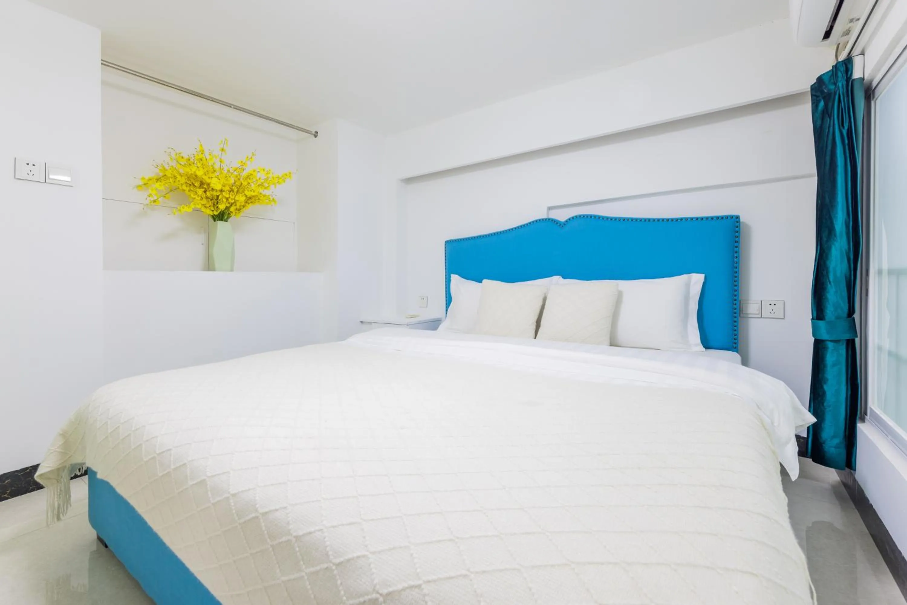 Bed in Lavender Apartment Branch