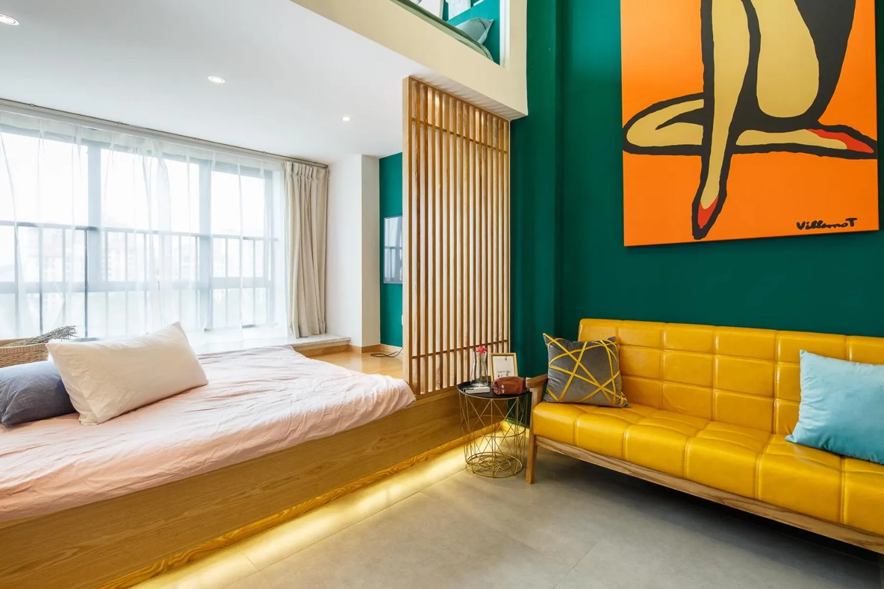 Bed in Lavender Apartment Branch