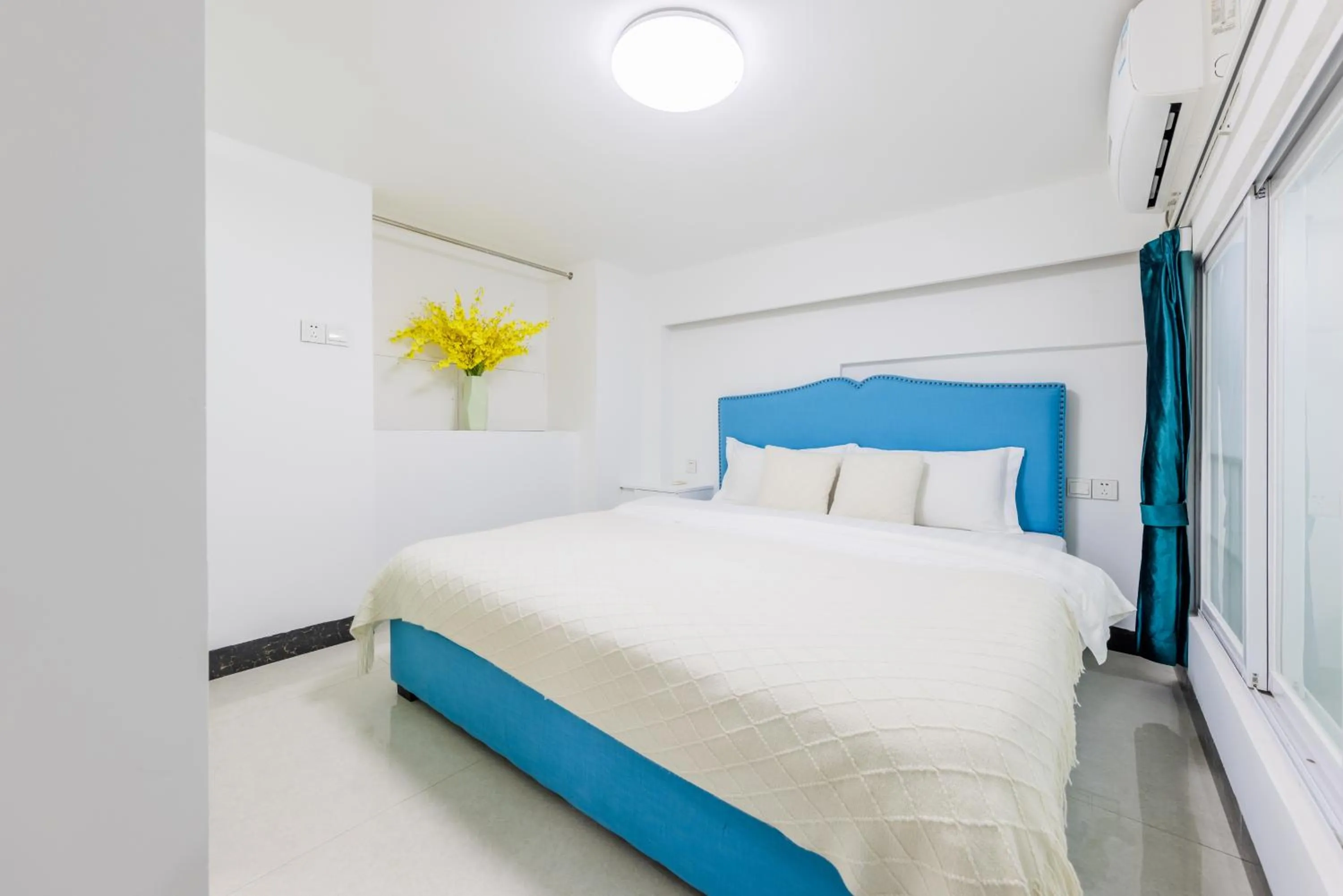 Bed in Lavender Apartment Branch