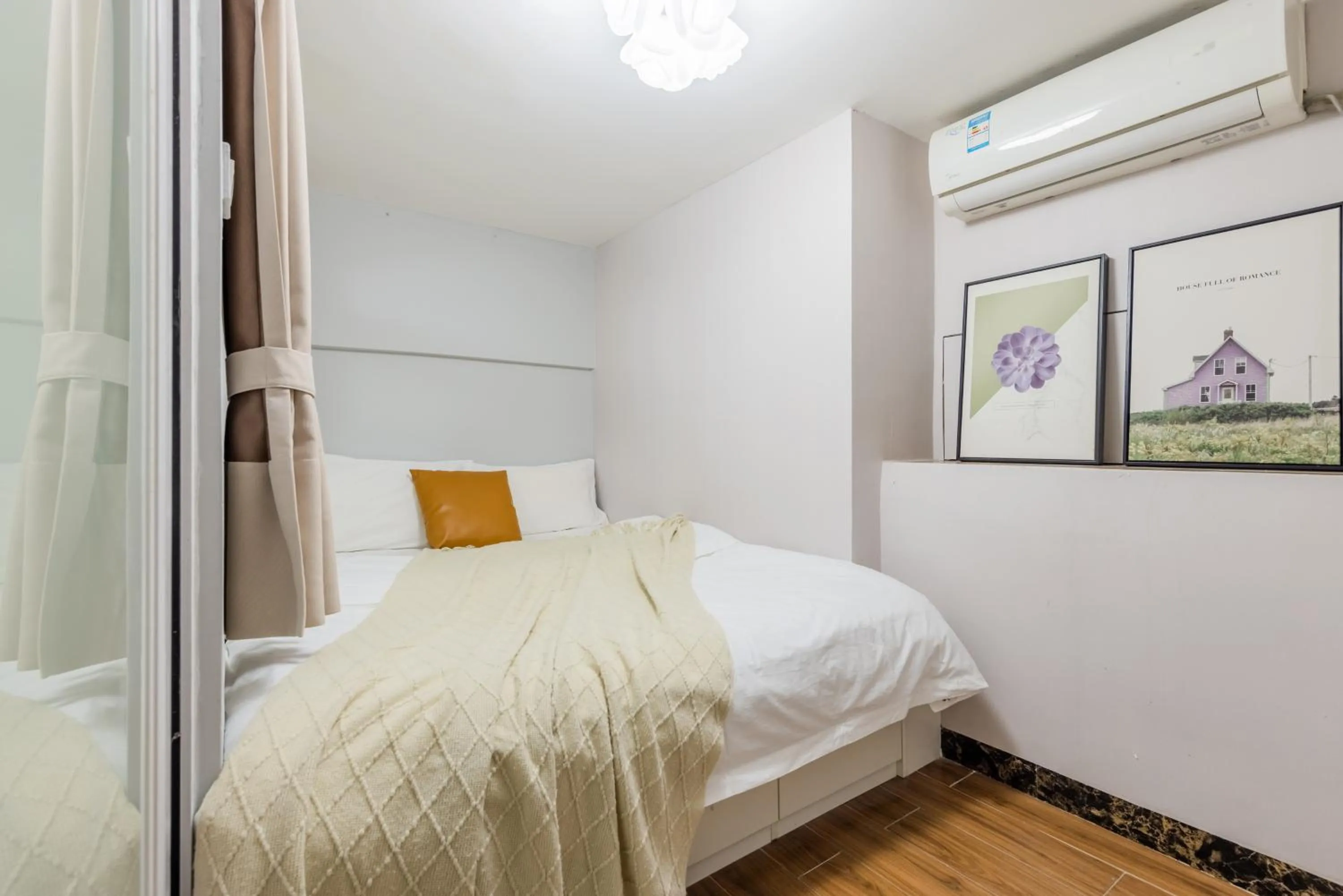 Bed in Lavender Apartment Branch