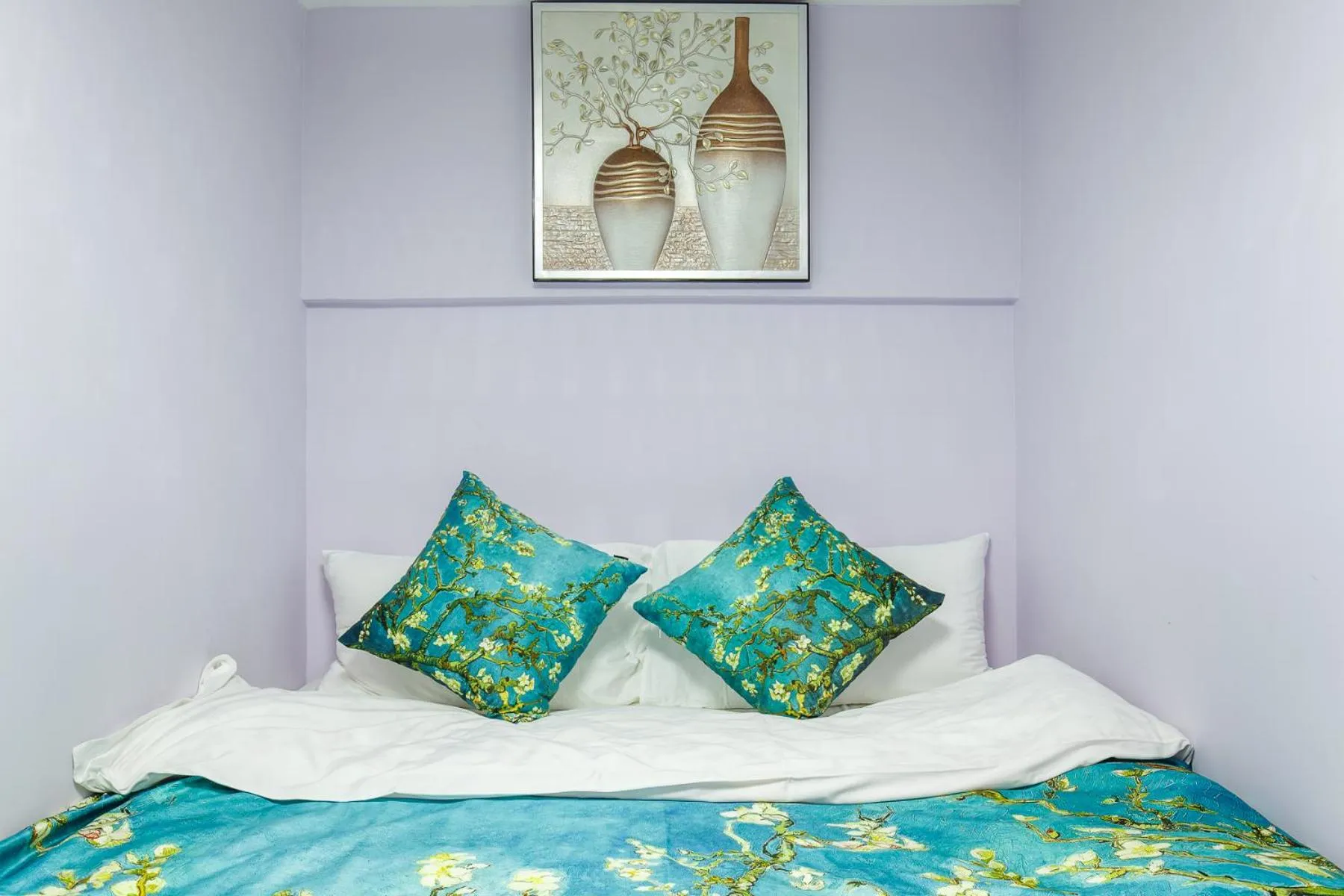 Bed in Lavender Apartment Branch