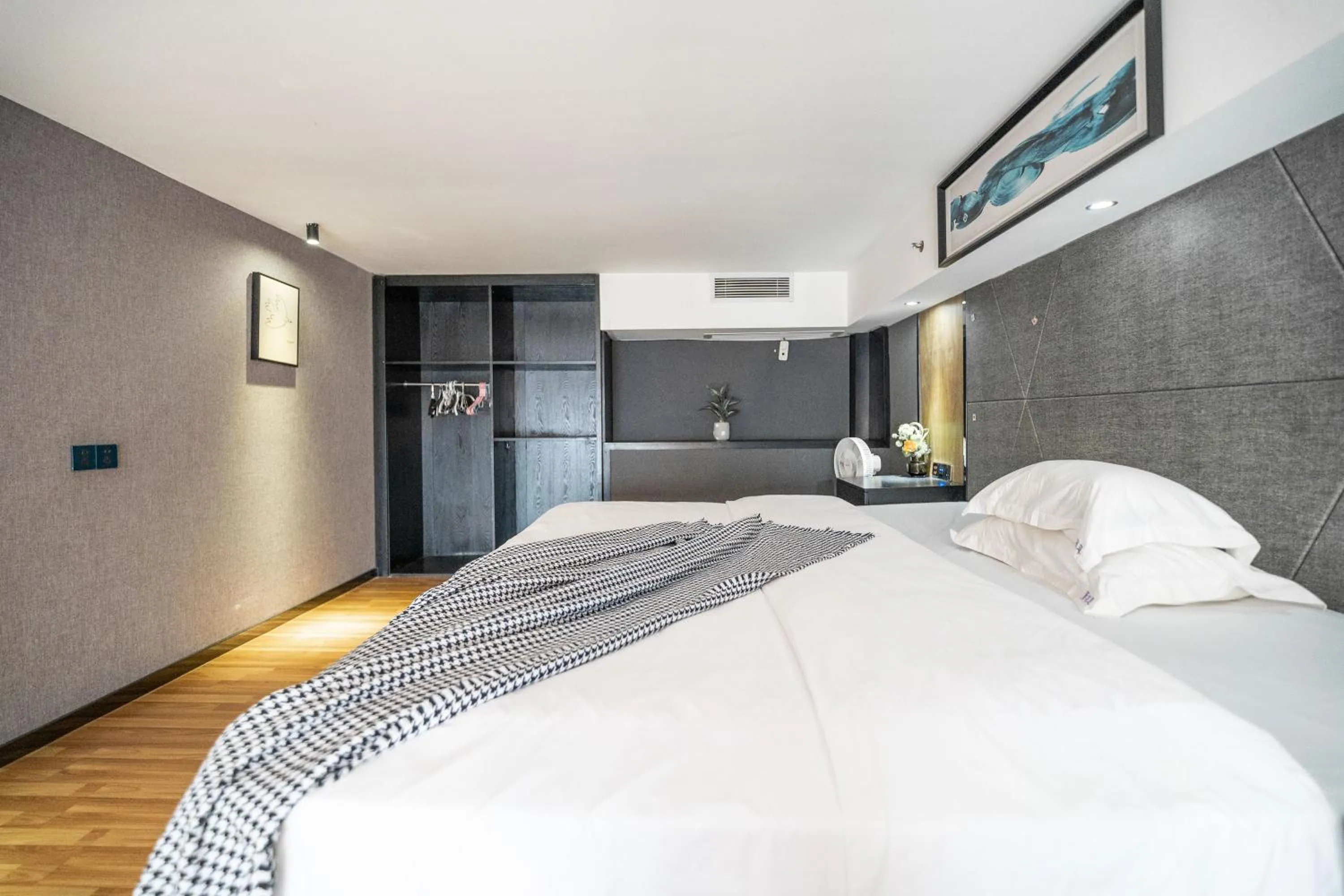 Bed in Lavender Apartment Branch