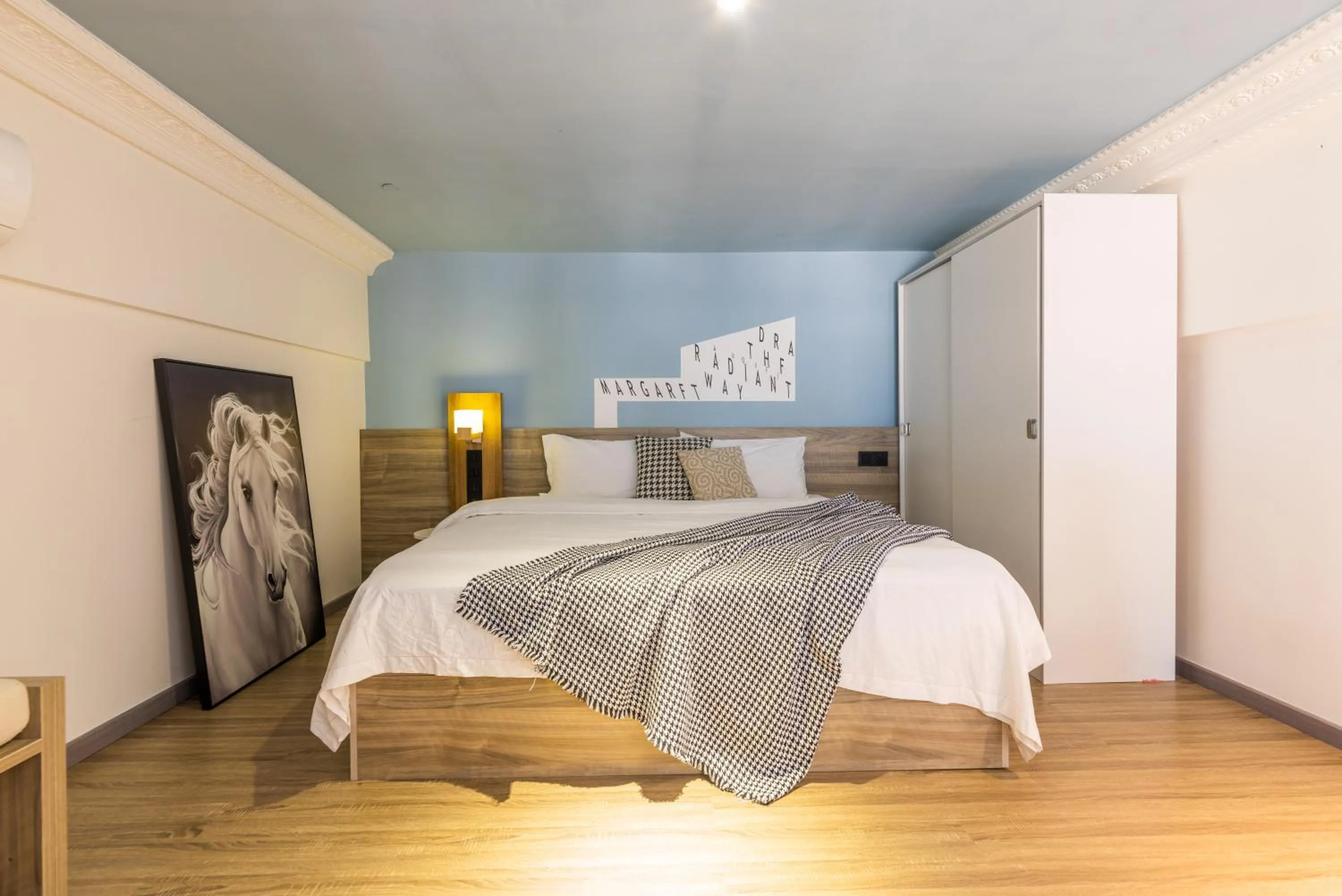 Bed in Lavender Apartment Branch