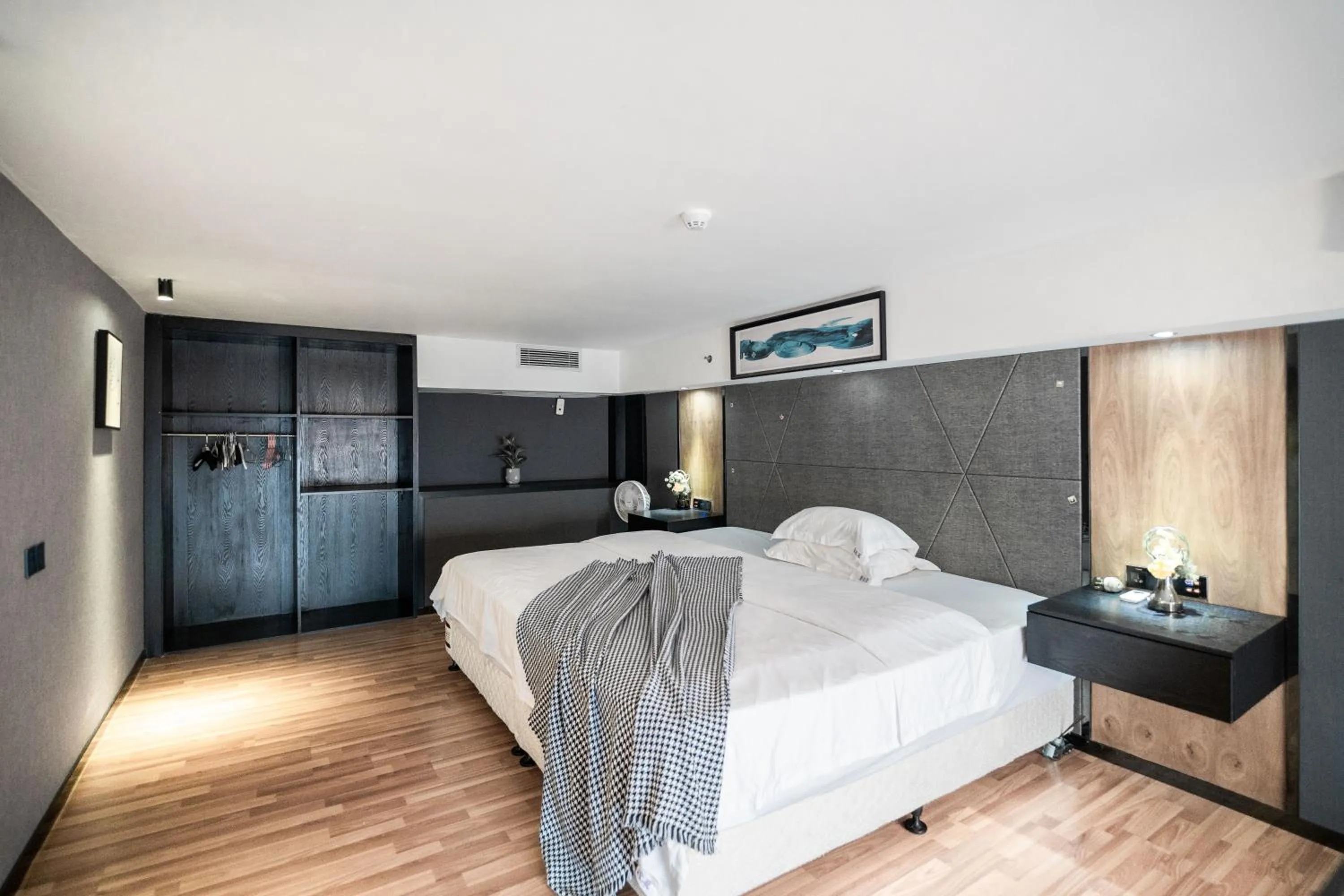 Bed in Lavender Apartment Branch