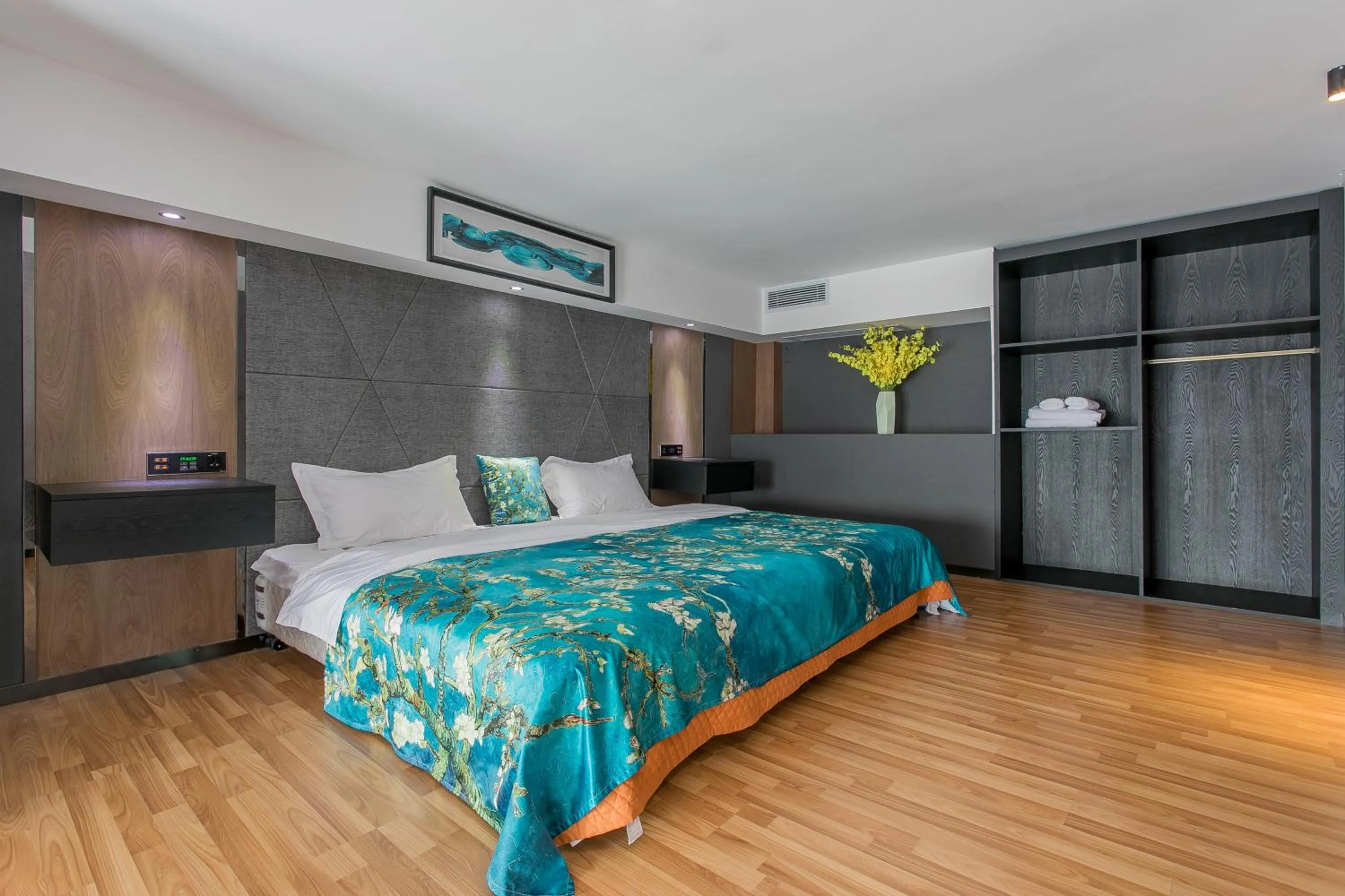 Bed in Lavender Apartment Branch