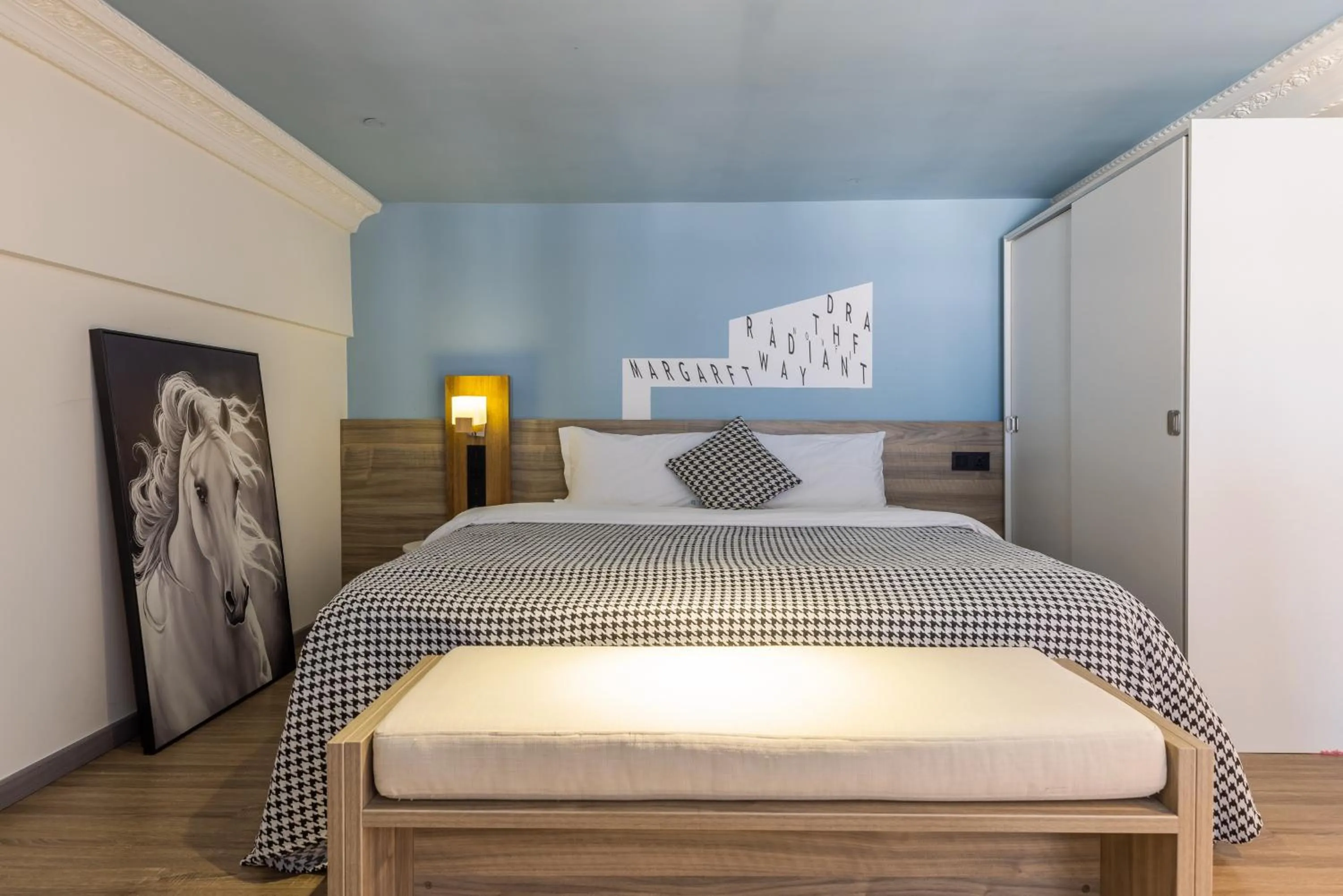 Bed in Lavender Apartment Branch