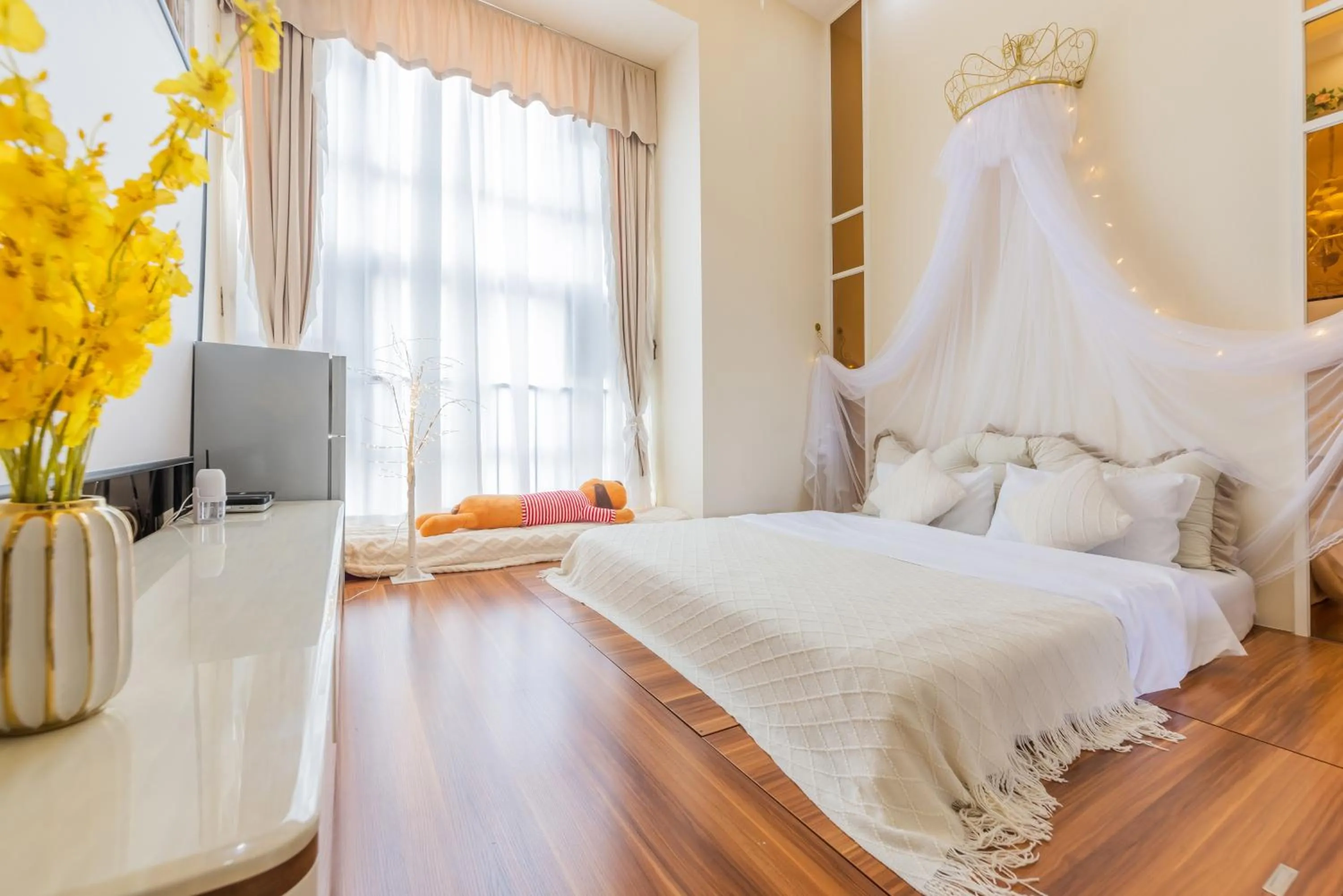 Bed in Lavender Apartment Branch