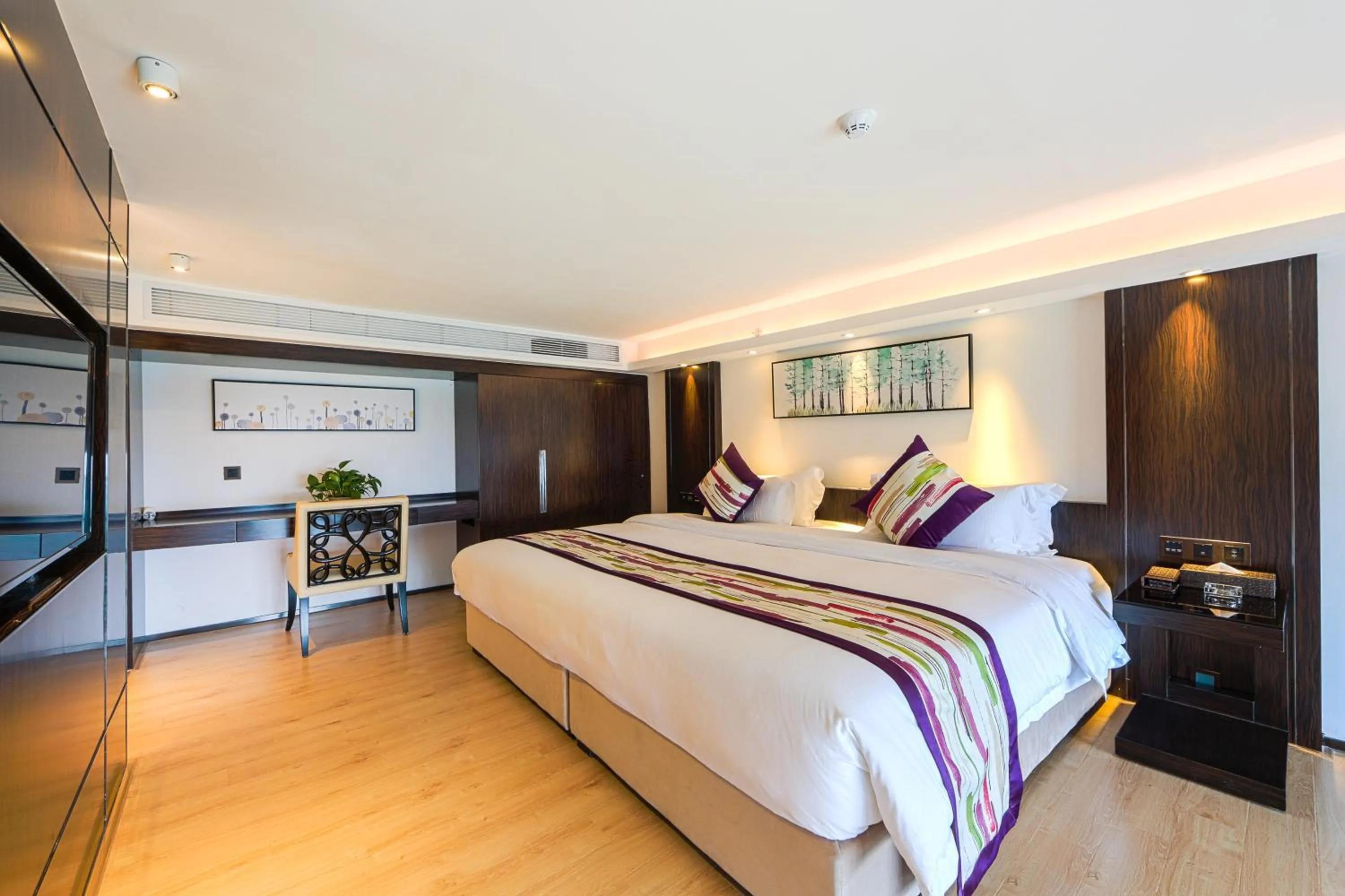 Photo of the whole room, Bed in Lavender Apartment Branch