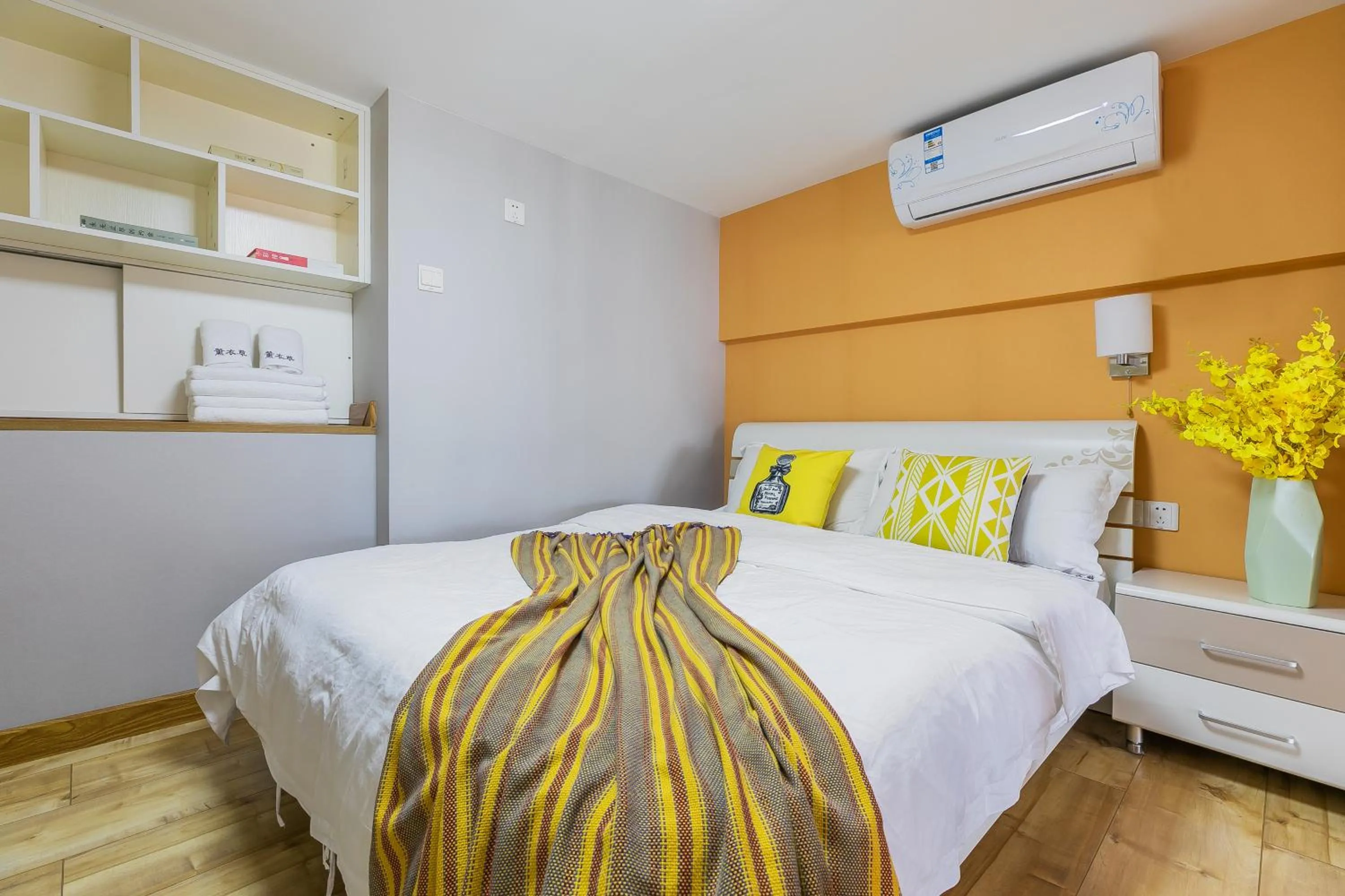 Bed in Lavender Apartment Branch