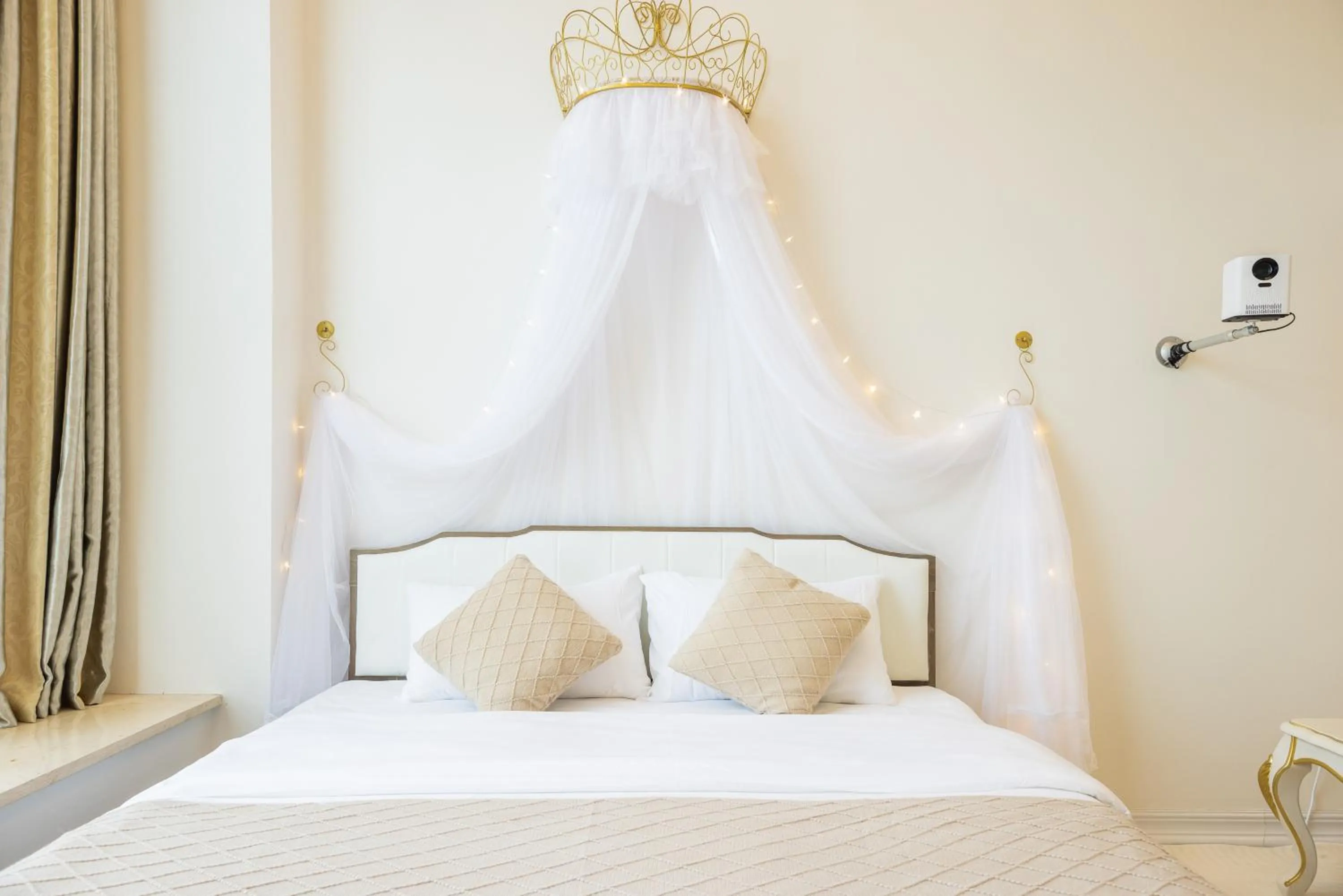 Bed in Lavender Apartment Branch