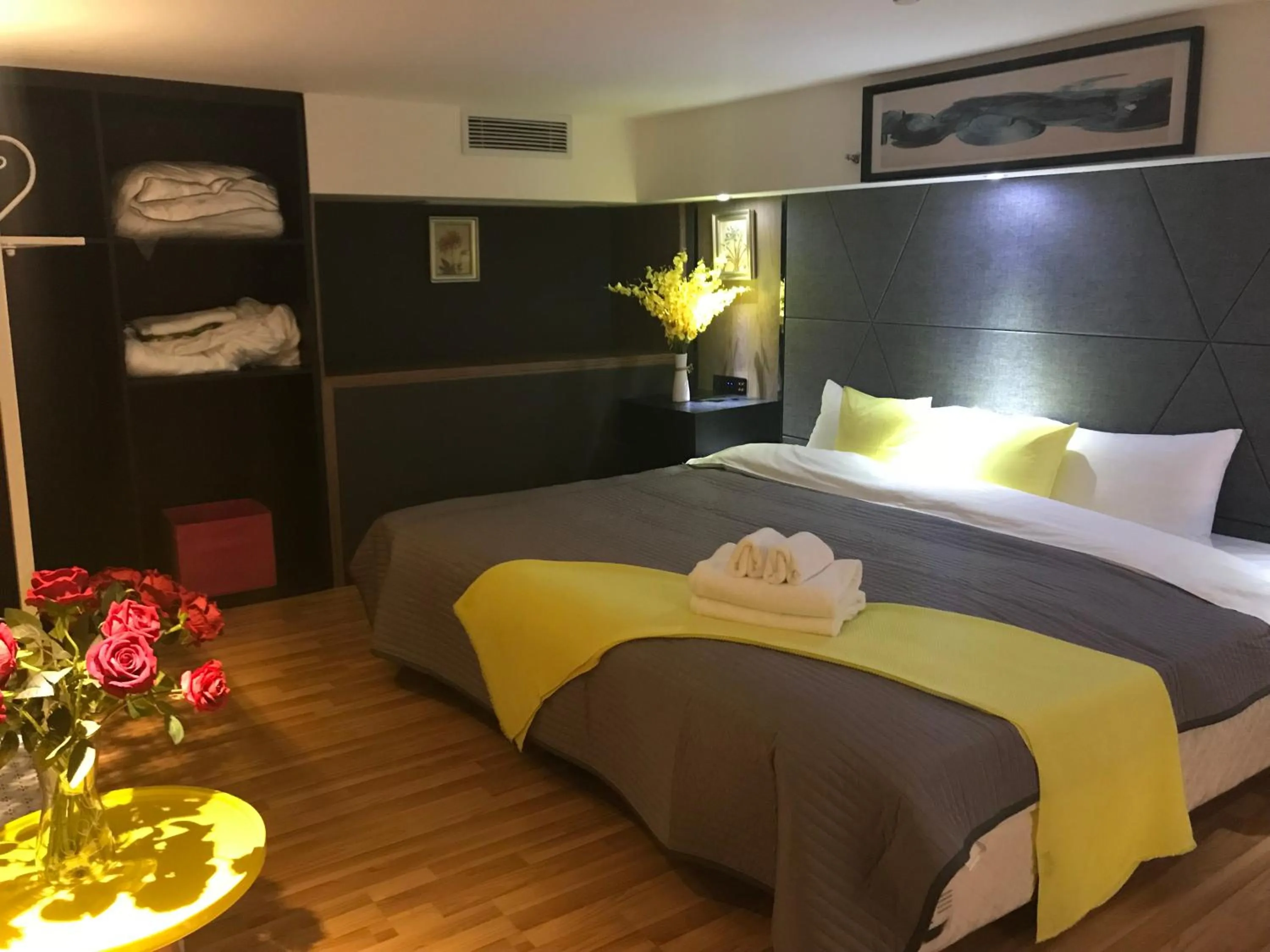 Bed in Lavender Apartment Branch