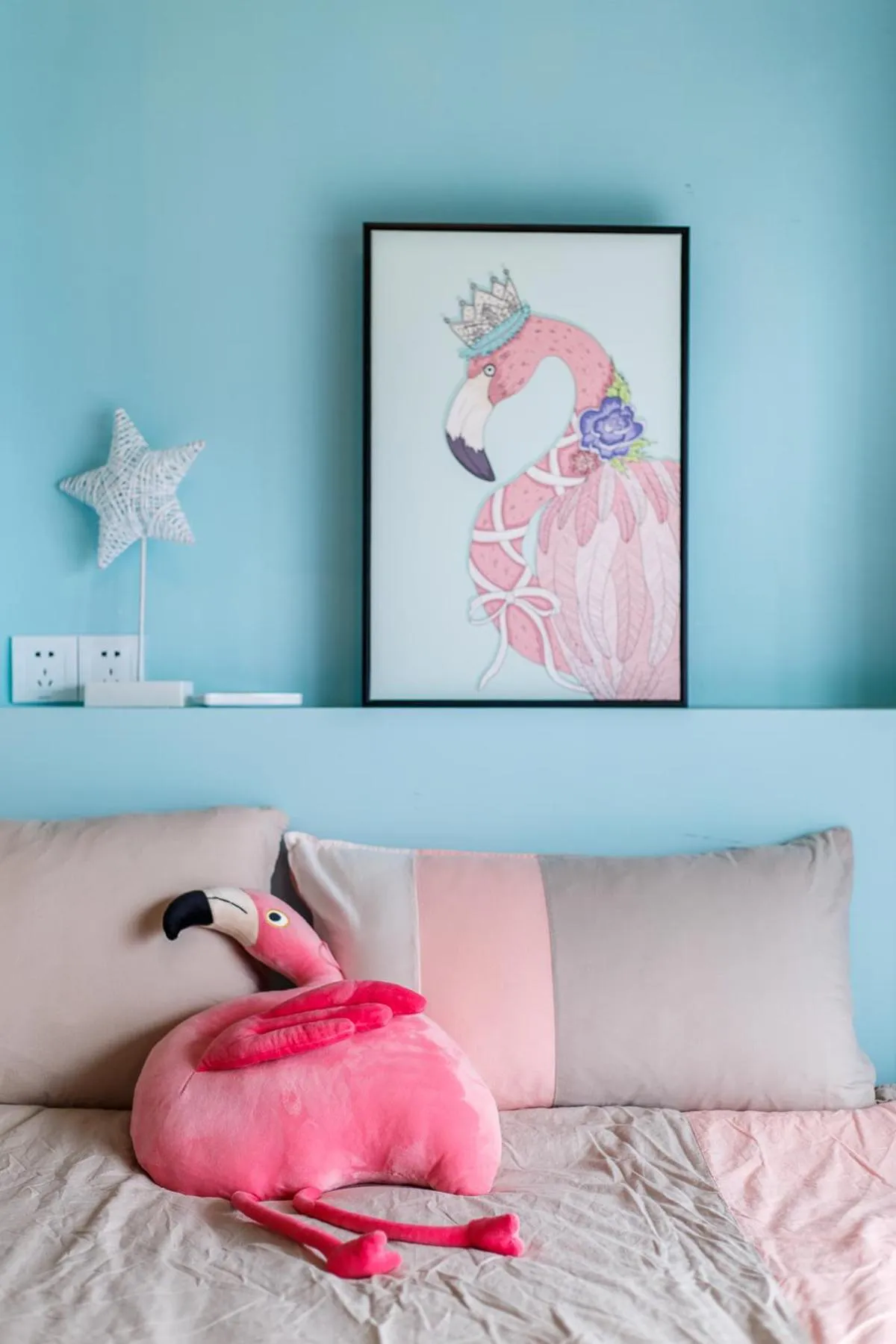 Bed in Lavender Apartment Branch