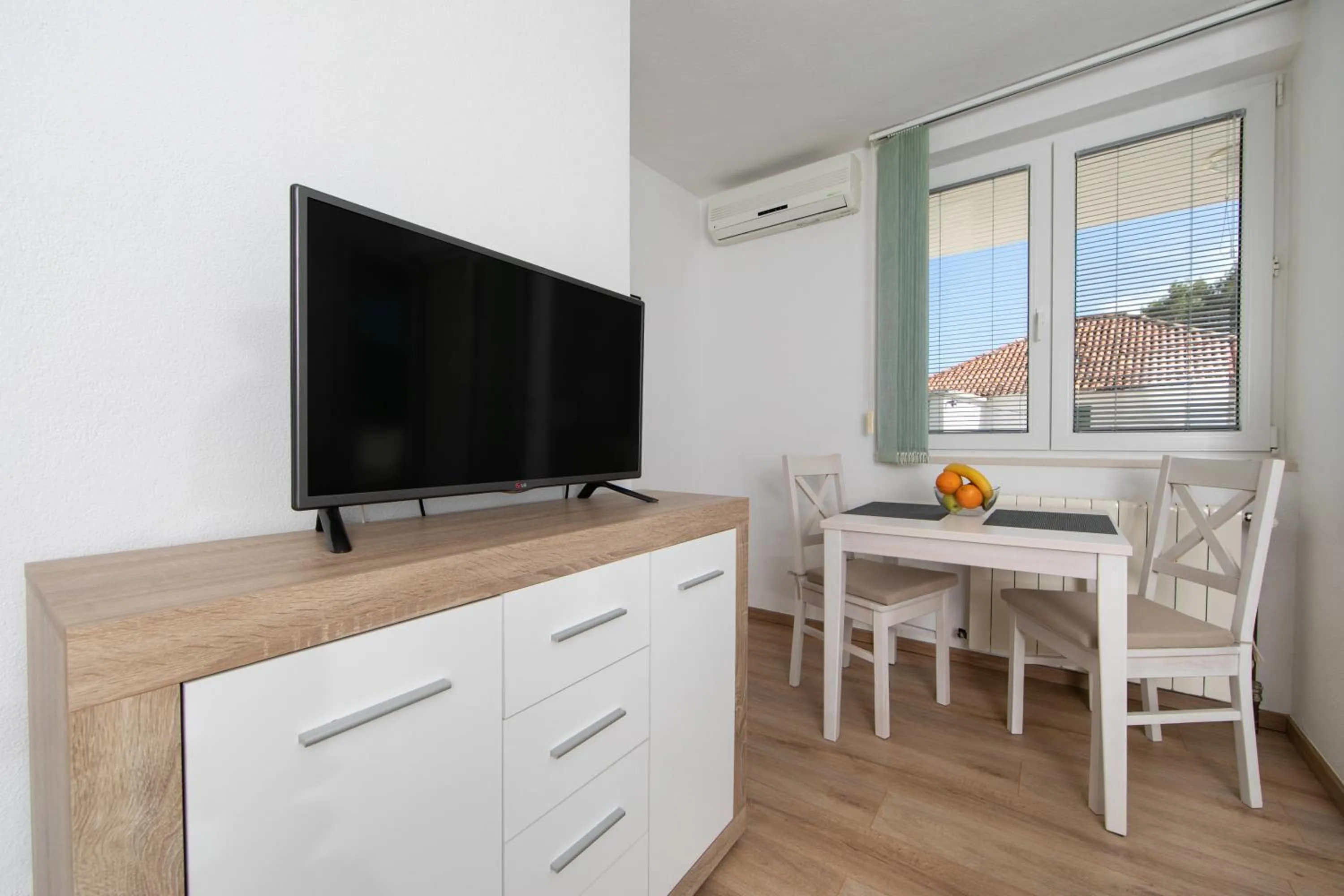TV and multimedia in Apartments Villa Mili