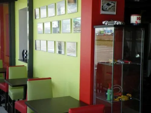 Lounge or bar in Enzo Hotel Mulhouse Sud Morschwiller le Bas