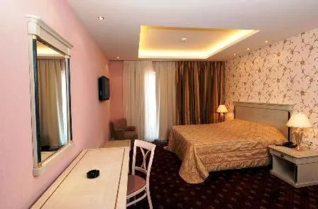 Bed in Nafsika Palace Delphi-Itea