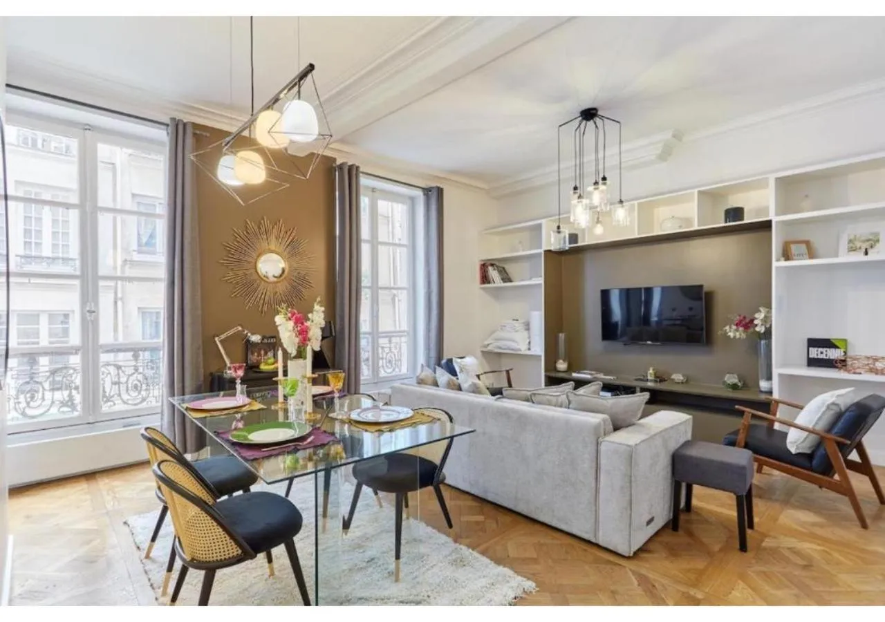 Living room in Apartment Le Marais by Studio prestige