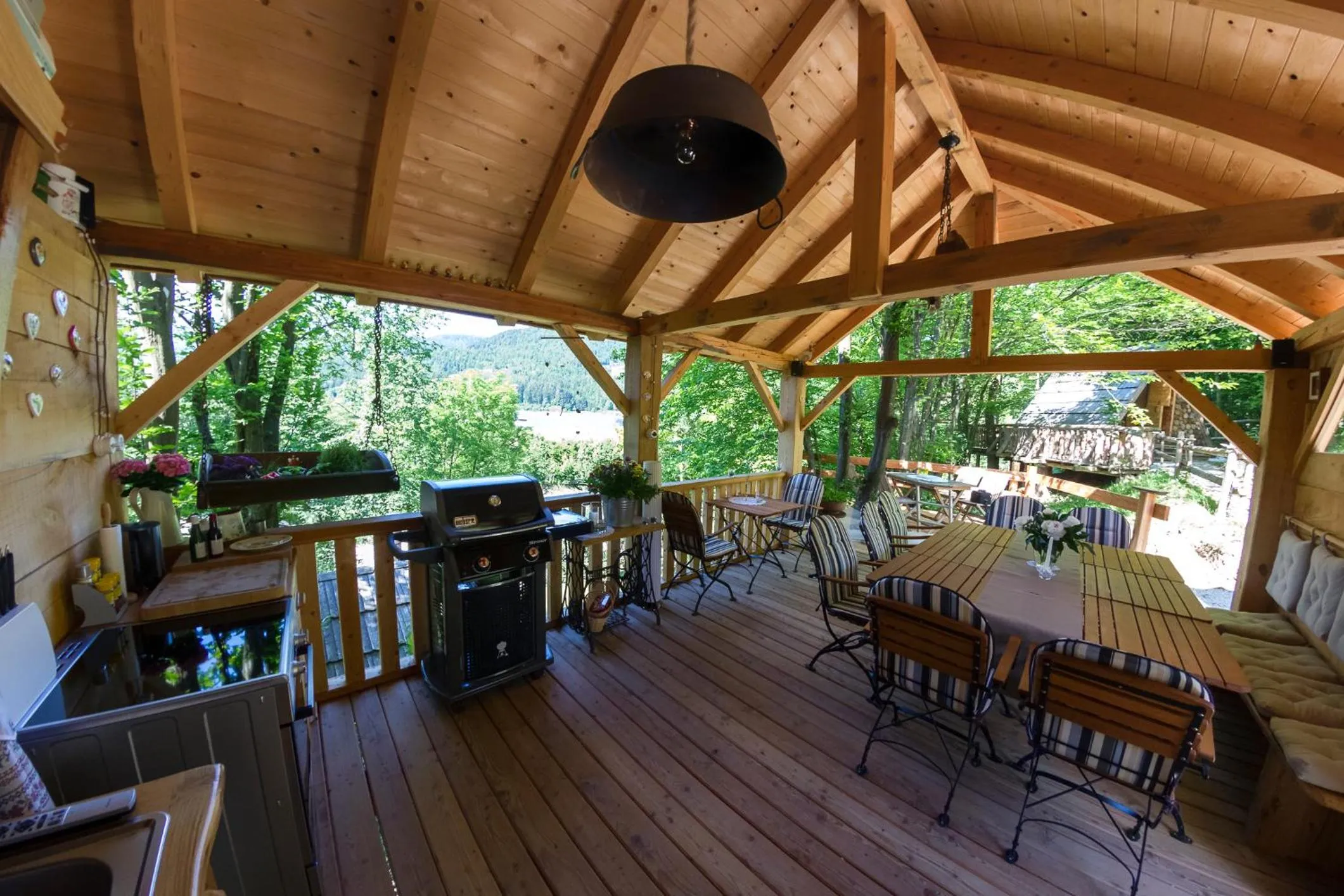 Communal kitchen in Glamping Savinja