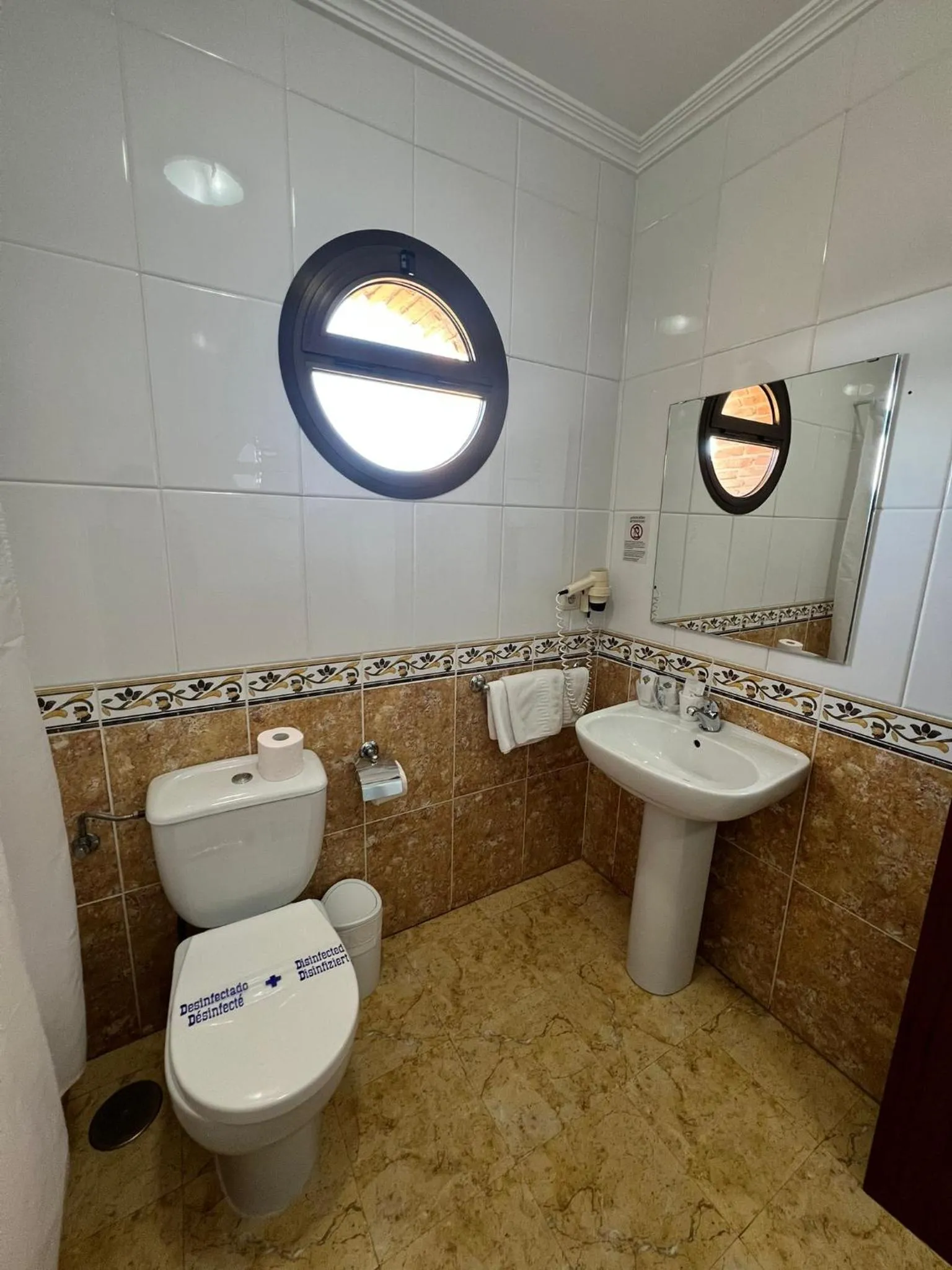 towels in Hotel Restaurante Dama de Baza