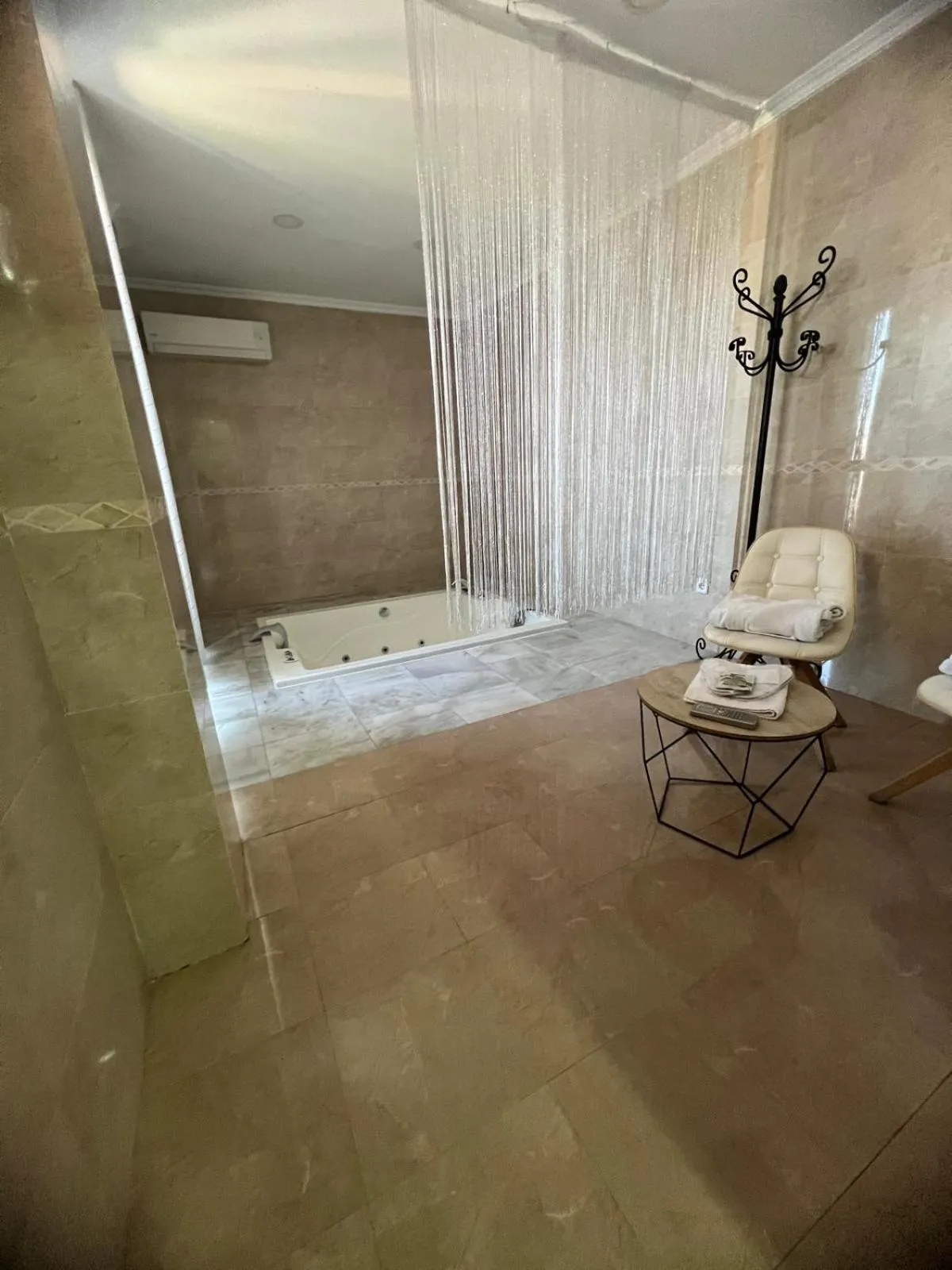 Hot Tub in Hotel Restaurante Dama de Baza