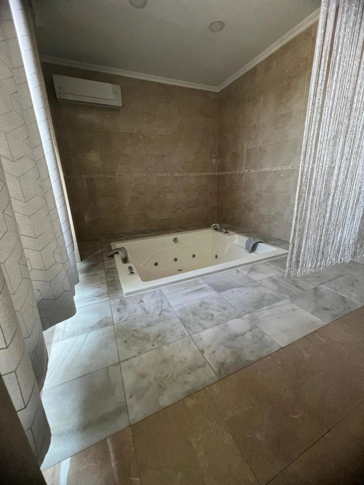 Hot Tub in Hotel Restaurante Dama de Baza