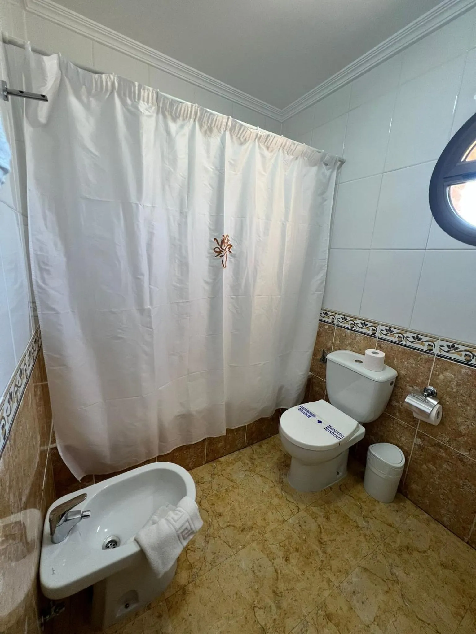 Bath in Hotel Restaurante Dama de Baza