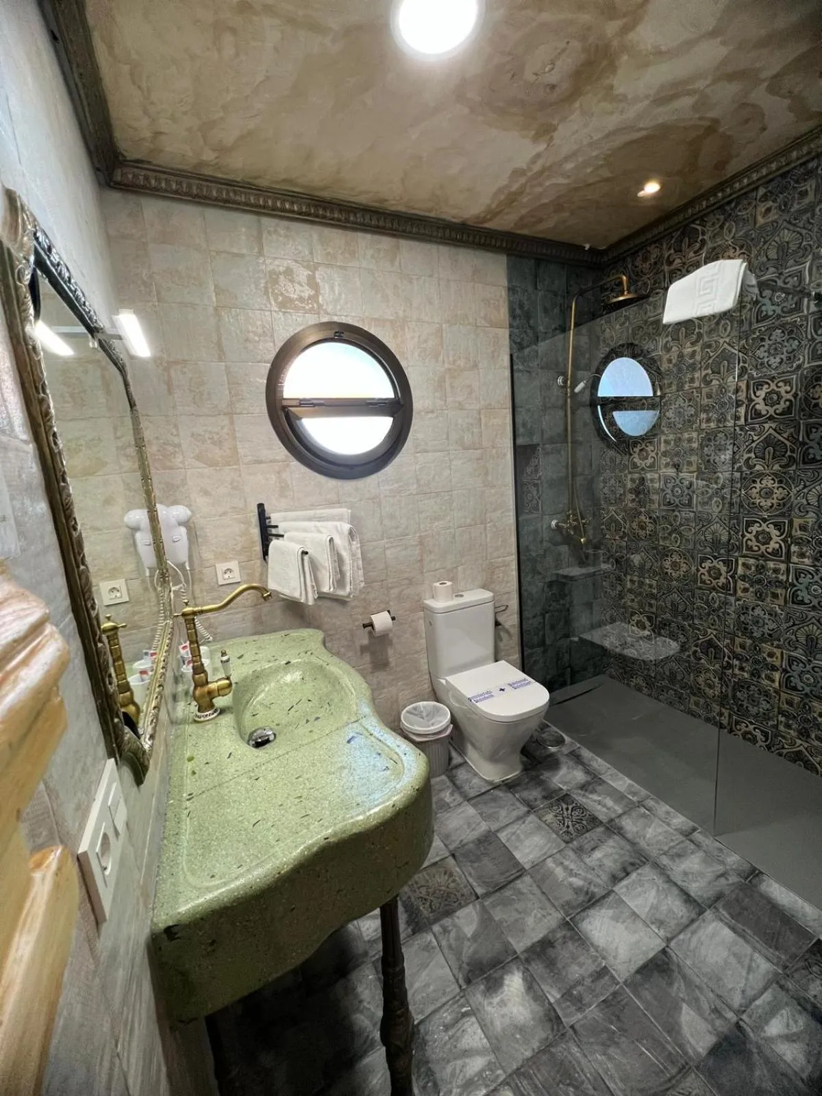 towels in Hotel Restaurante Dama de Baza