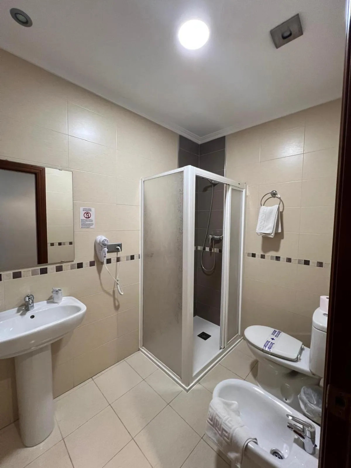 Shower in Hotel Restaurante Dama de Baza