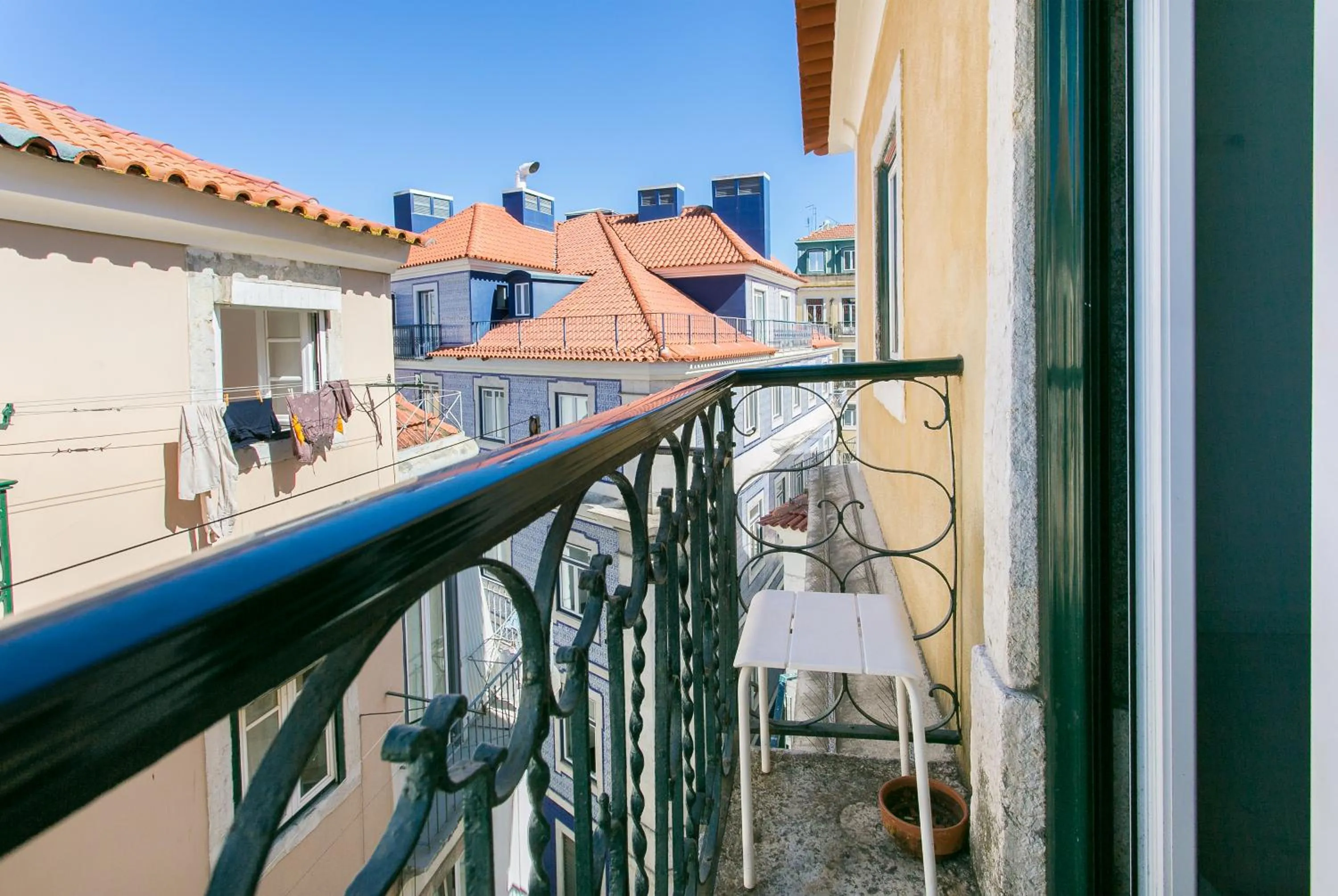 Charming Santos Neighborhood, Walk to Time Out Market
