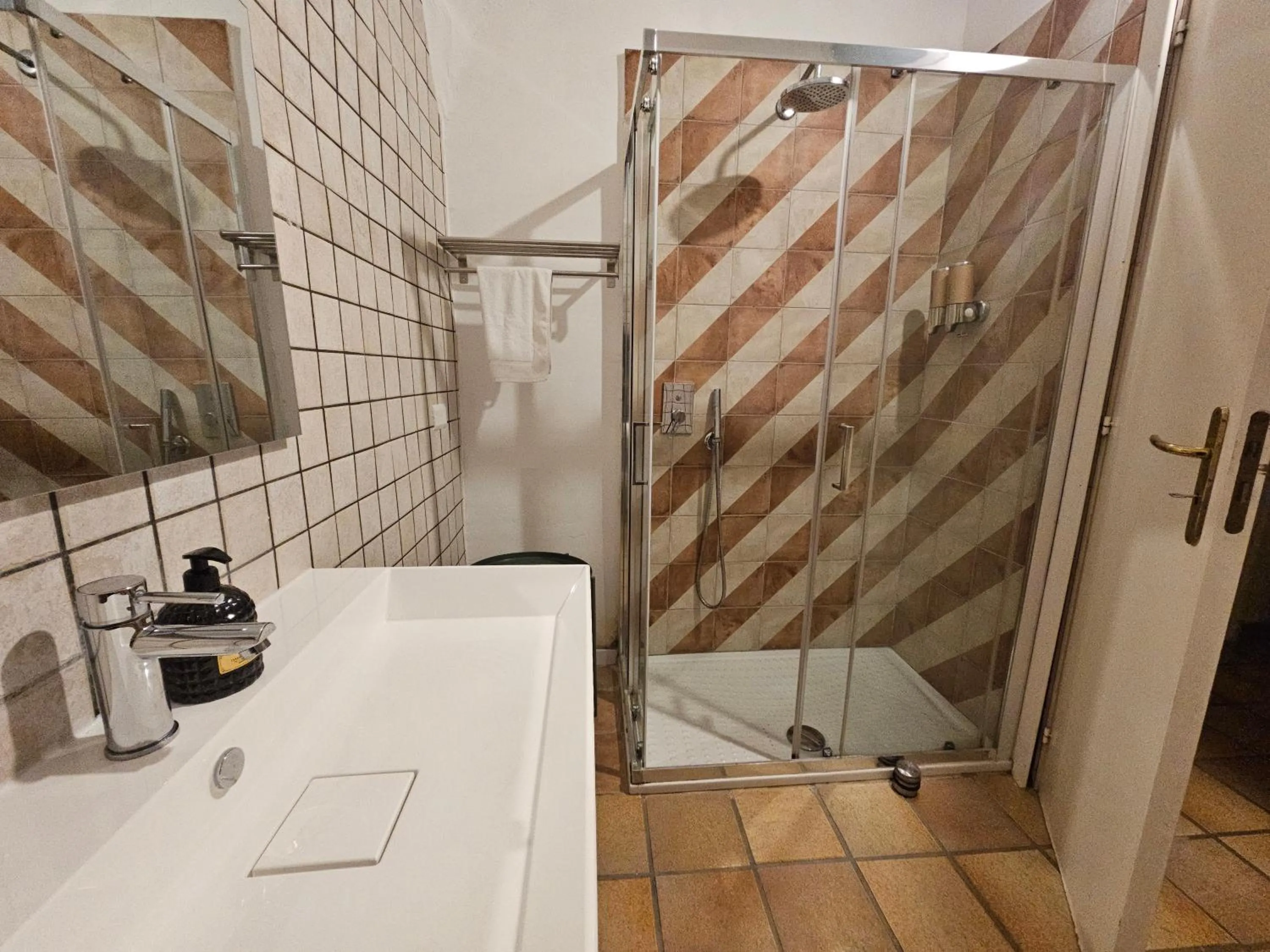 Bathroom in The Spanish Palace, Suites, Rooms, Apartments & Terraces