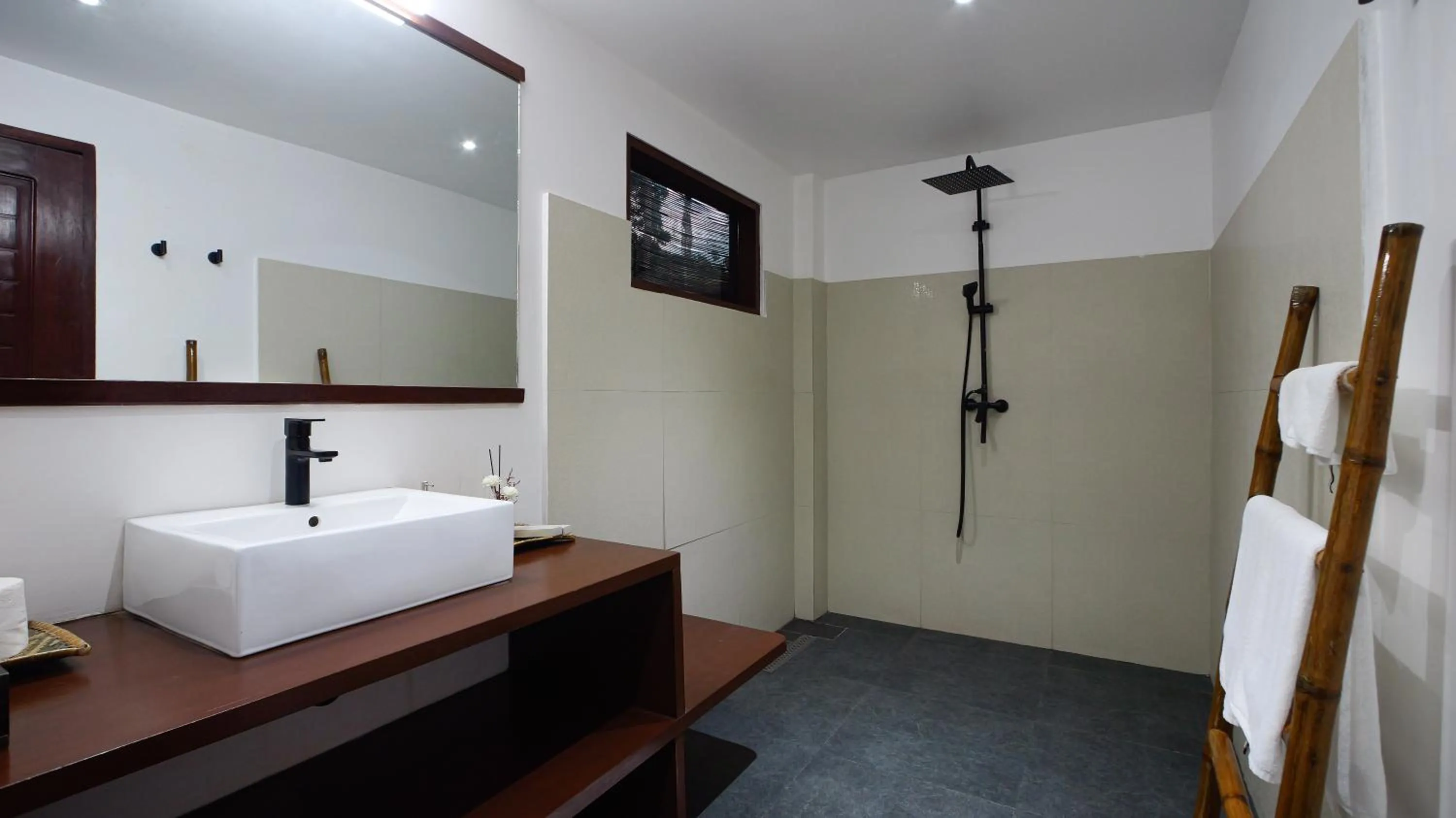 Bathroom, Bed in Last Frontier Beach Resort - Adults Only