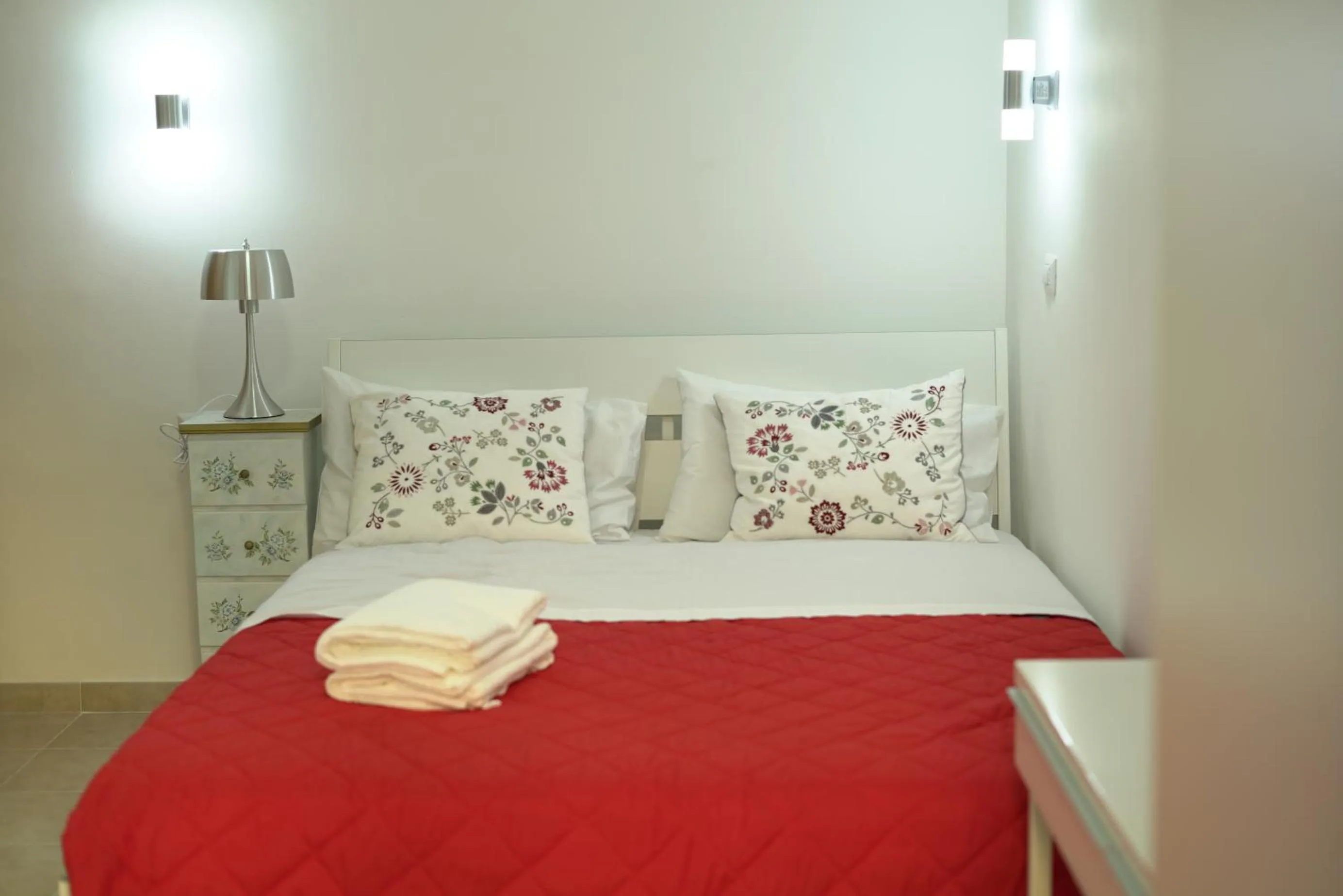 cot, Bed in Gateway Residence