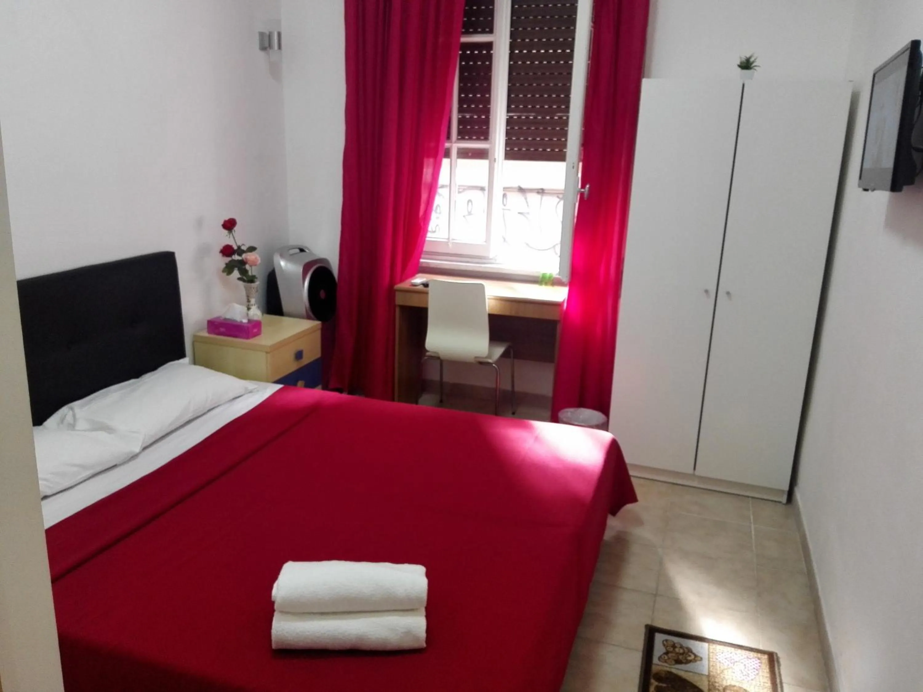 Bedroom, Bed in Gateway Residence