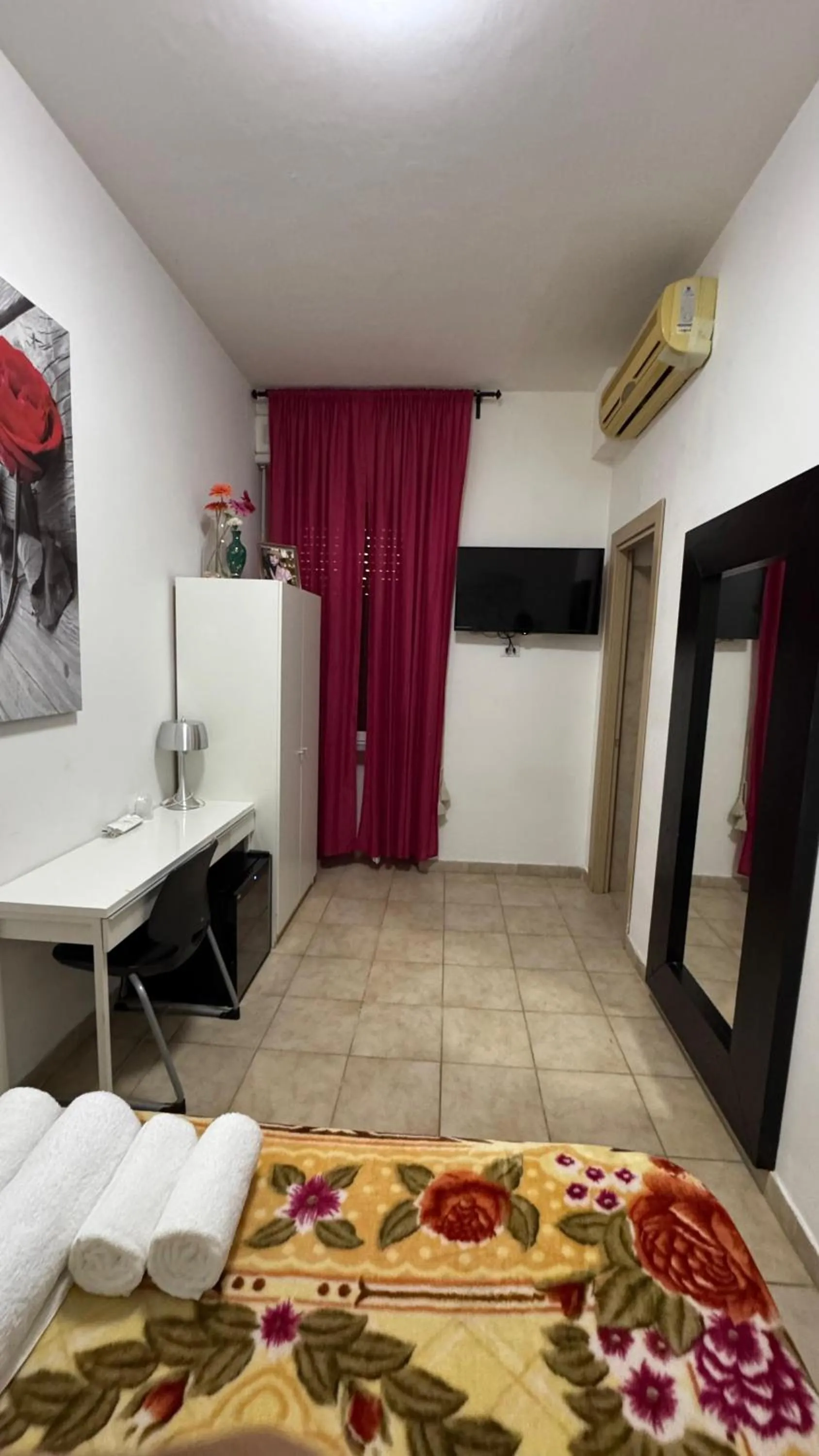 Property building, Bed in Gateway Residence