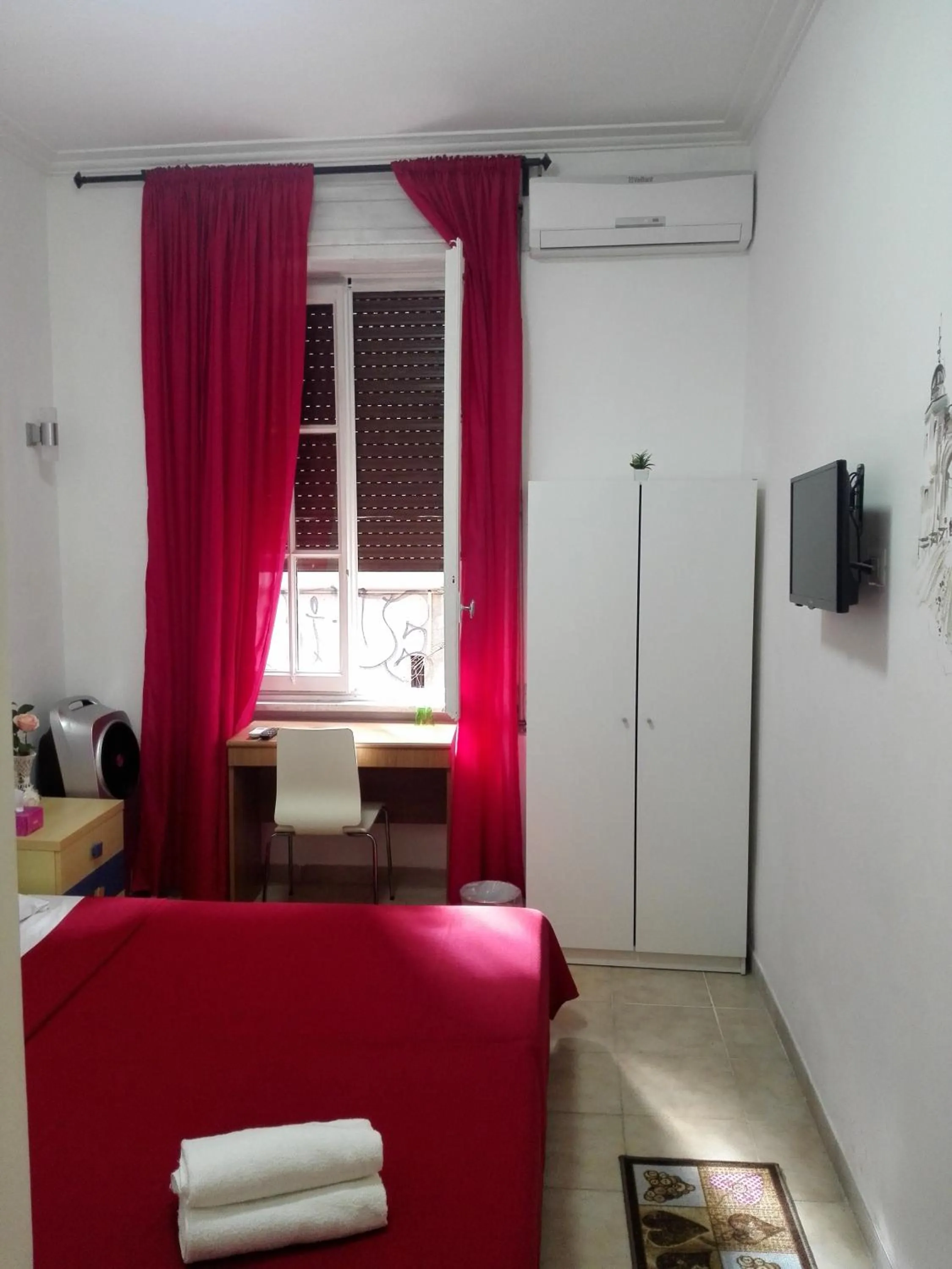 Bedroom, Bed in Gateway Residence