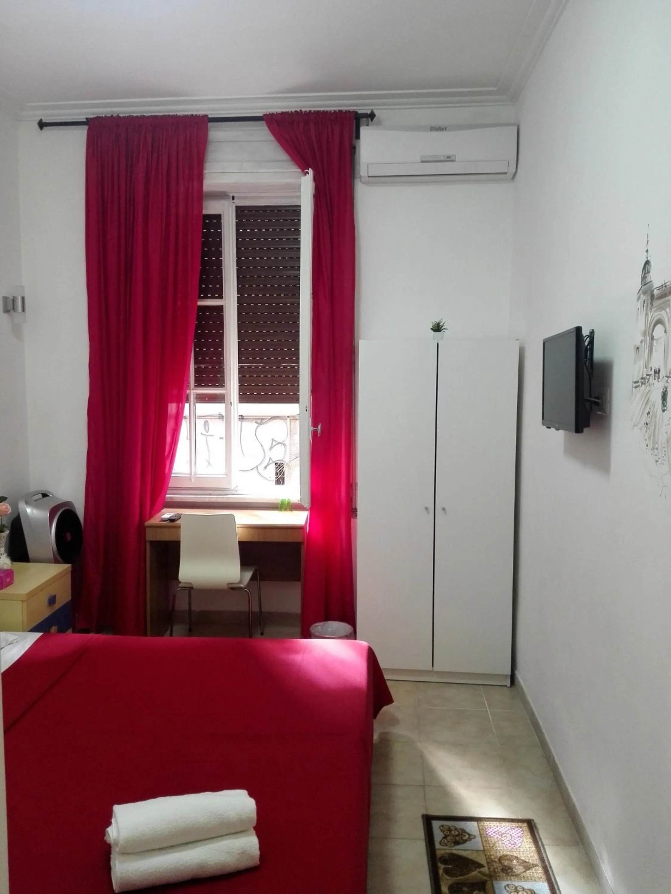 Bedroom, Bed in Gateway Residence