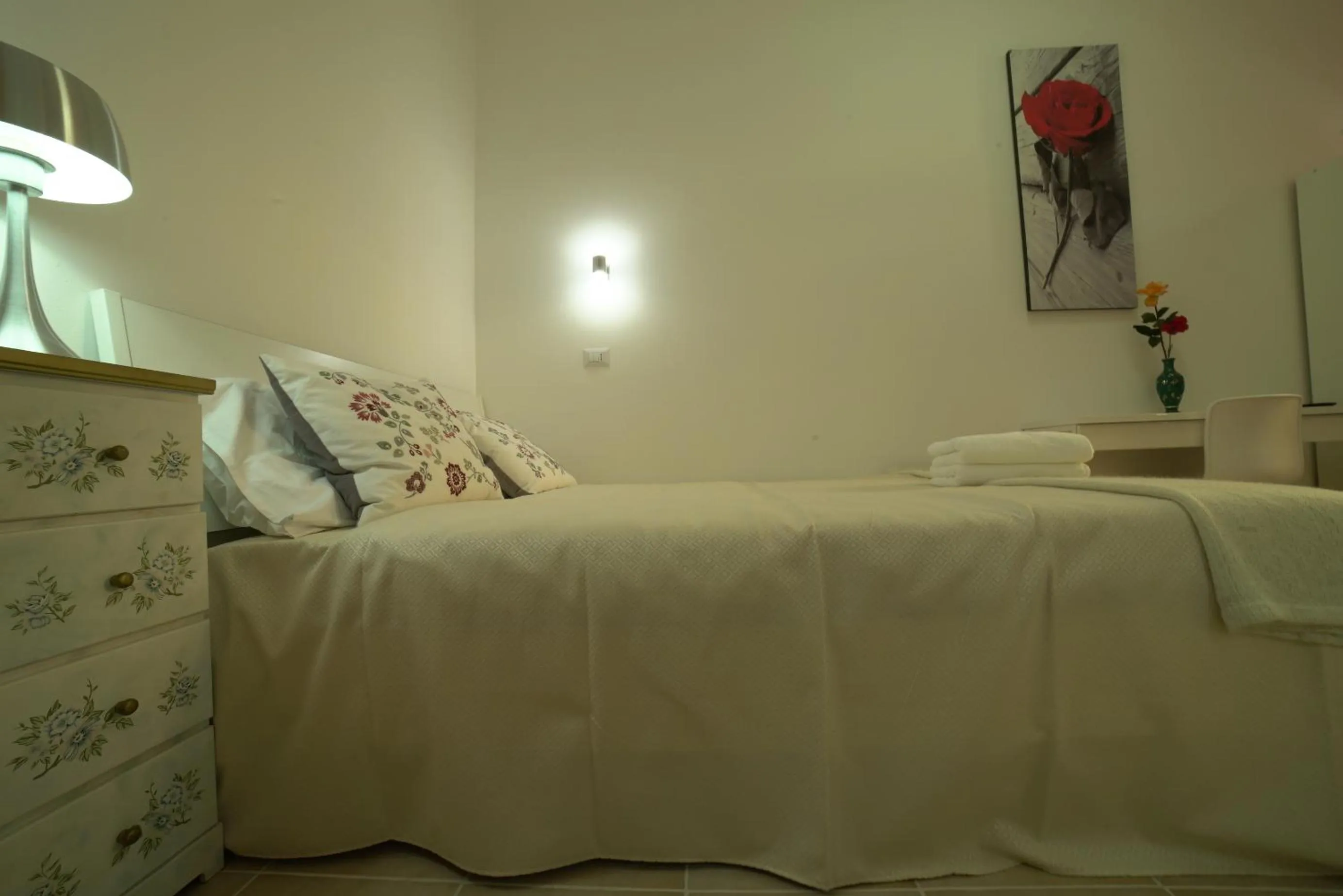 cot, Bed in Gateway Residence