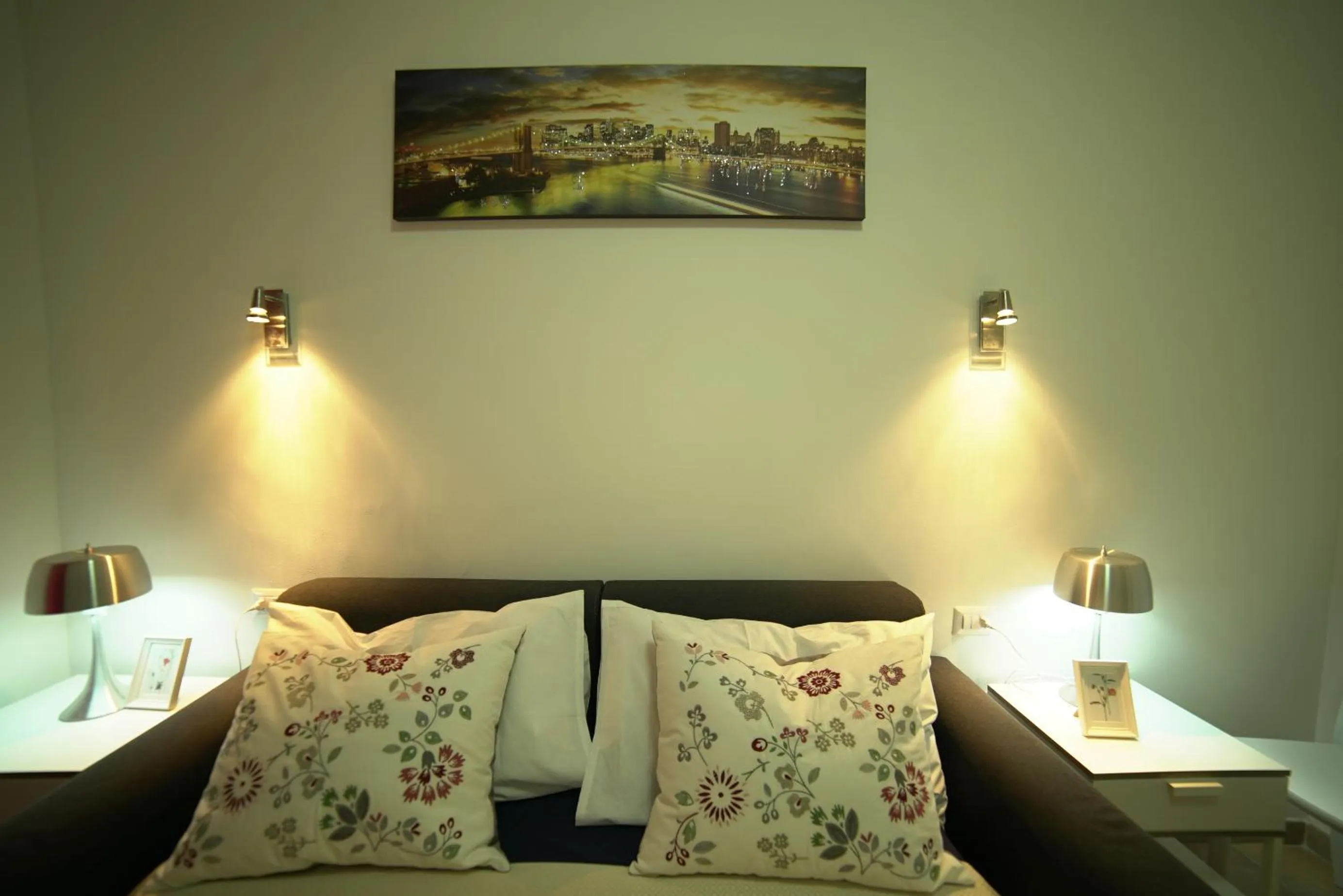 cot, Bed in Gateway Residence