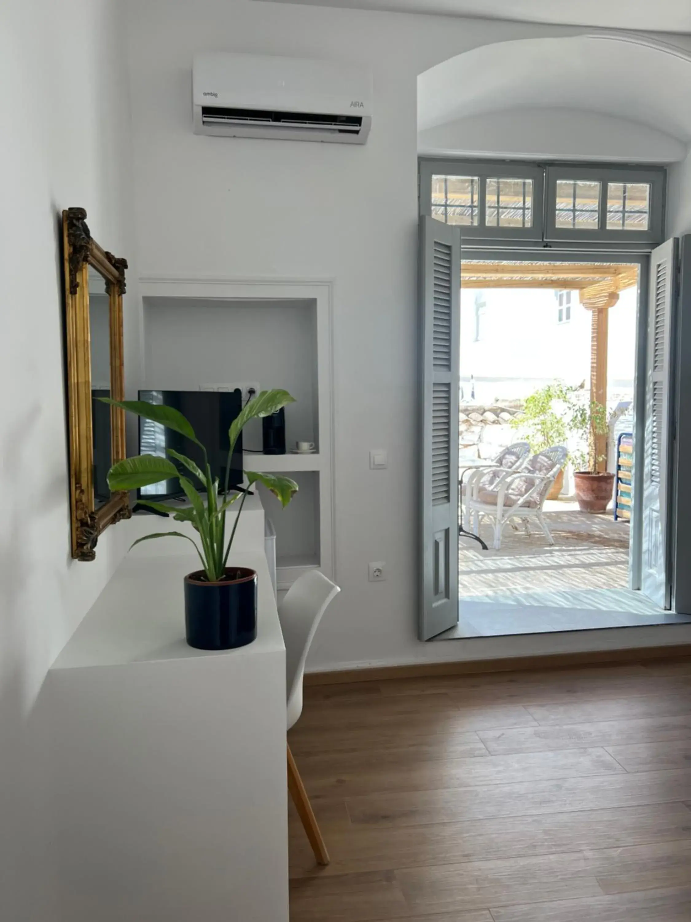 Double Room with Terrace in Douskos Guesthouse Double Room with Terrace in Douskos Guesthouse