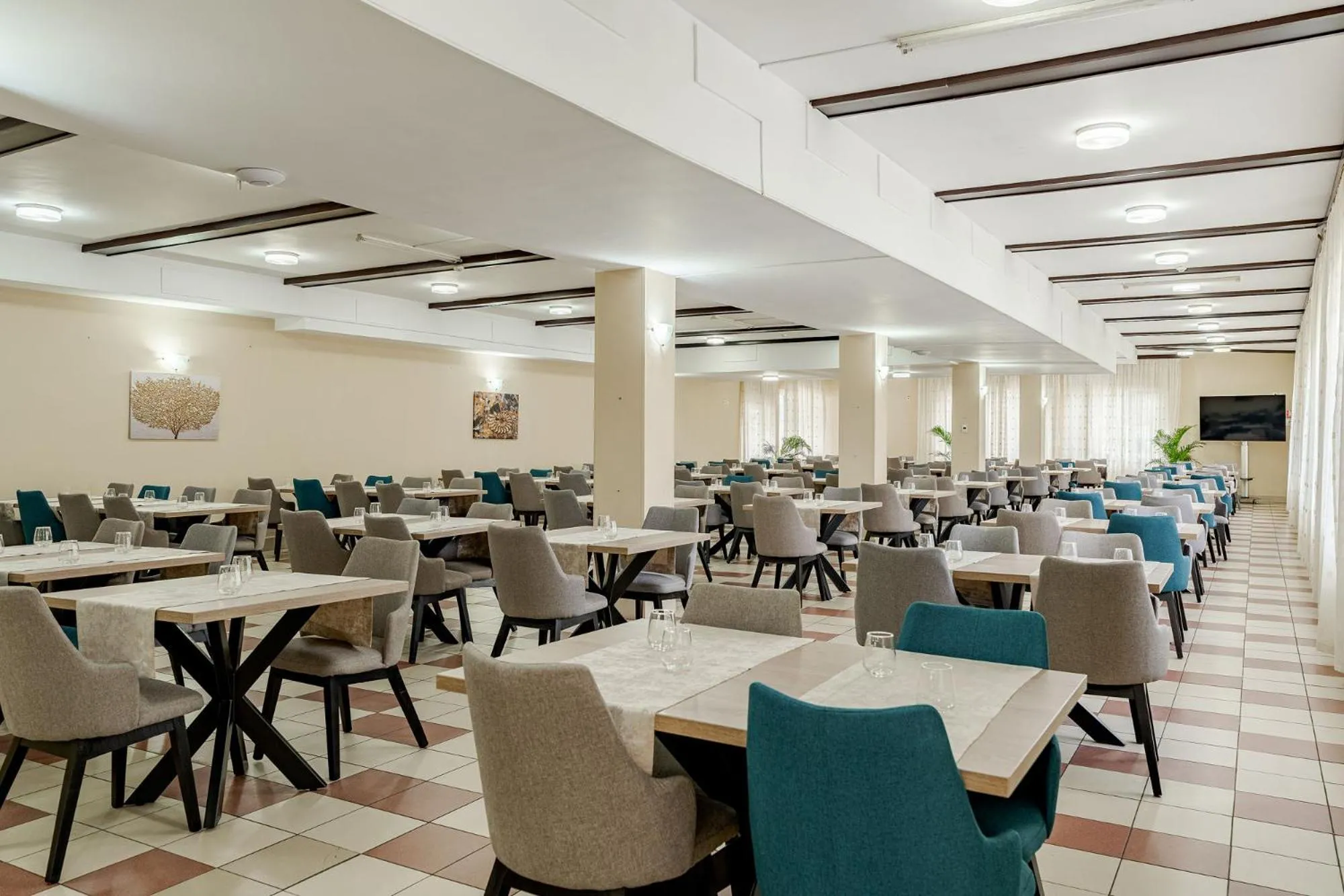Restaurant/places to eat in Hotel Central